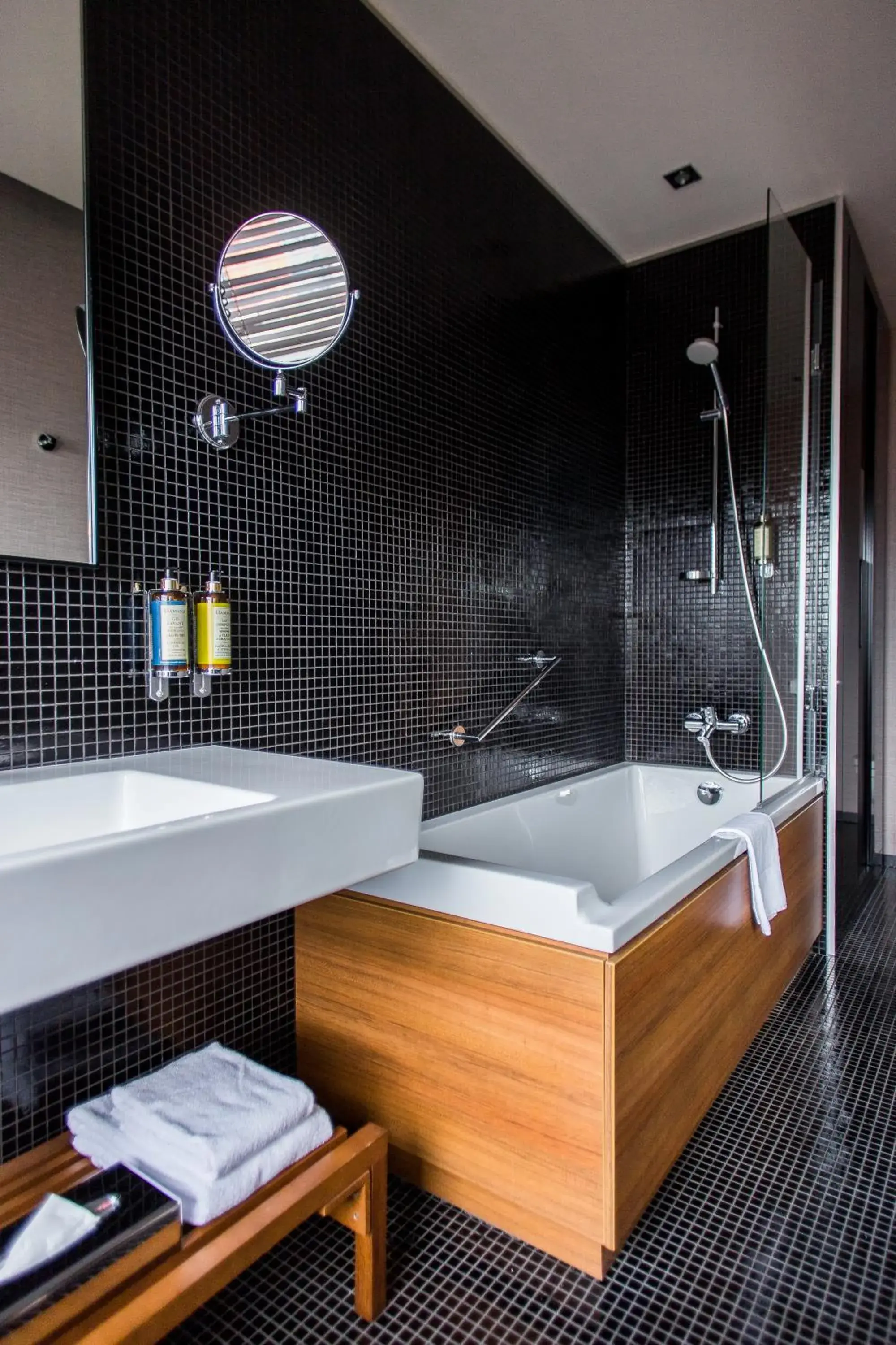 Decorative detail, Bathroom in Hotel Yasmin Koice