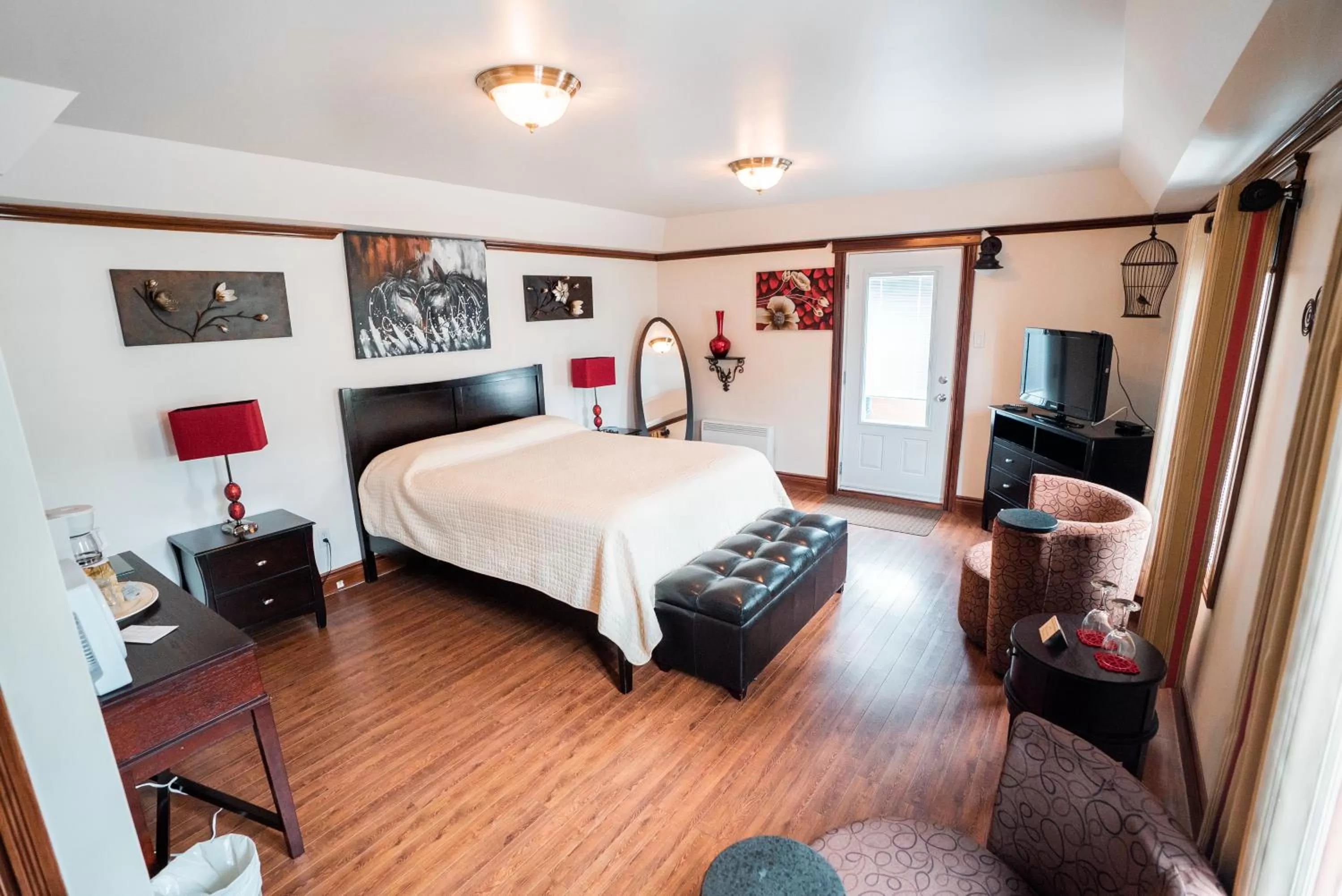 Photo of the whole room, Bed in Auberge du Vieux Faubourg