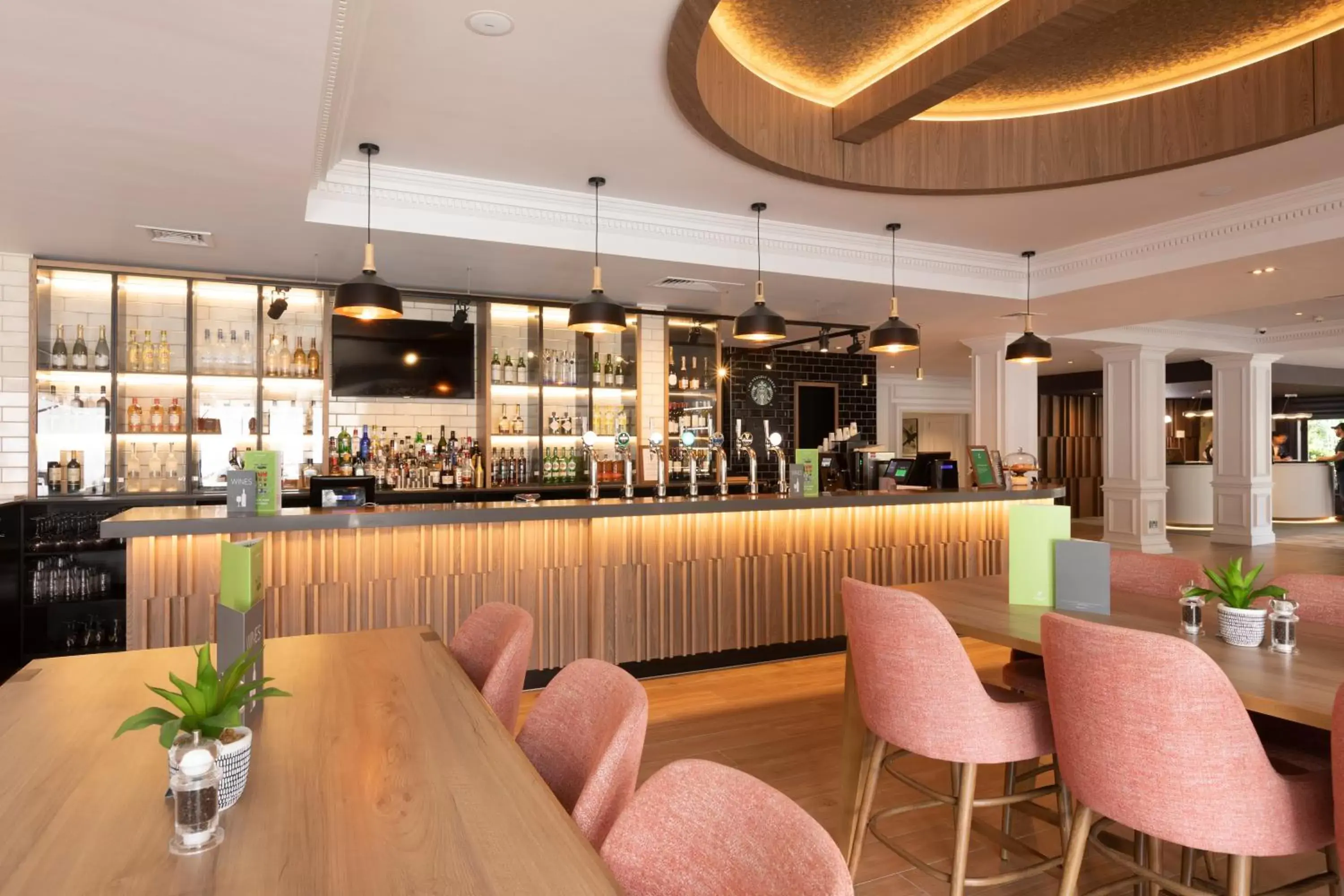 Lounge or bar, Lounge/Bar in Holiday Inn Guildford, an IHG Hotel