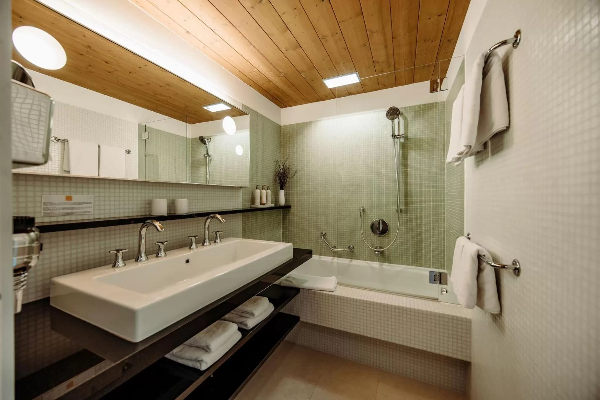 Bathroom in Familien- & Gartenhotel Theresia 4-Sterne Superior