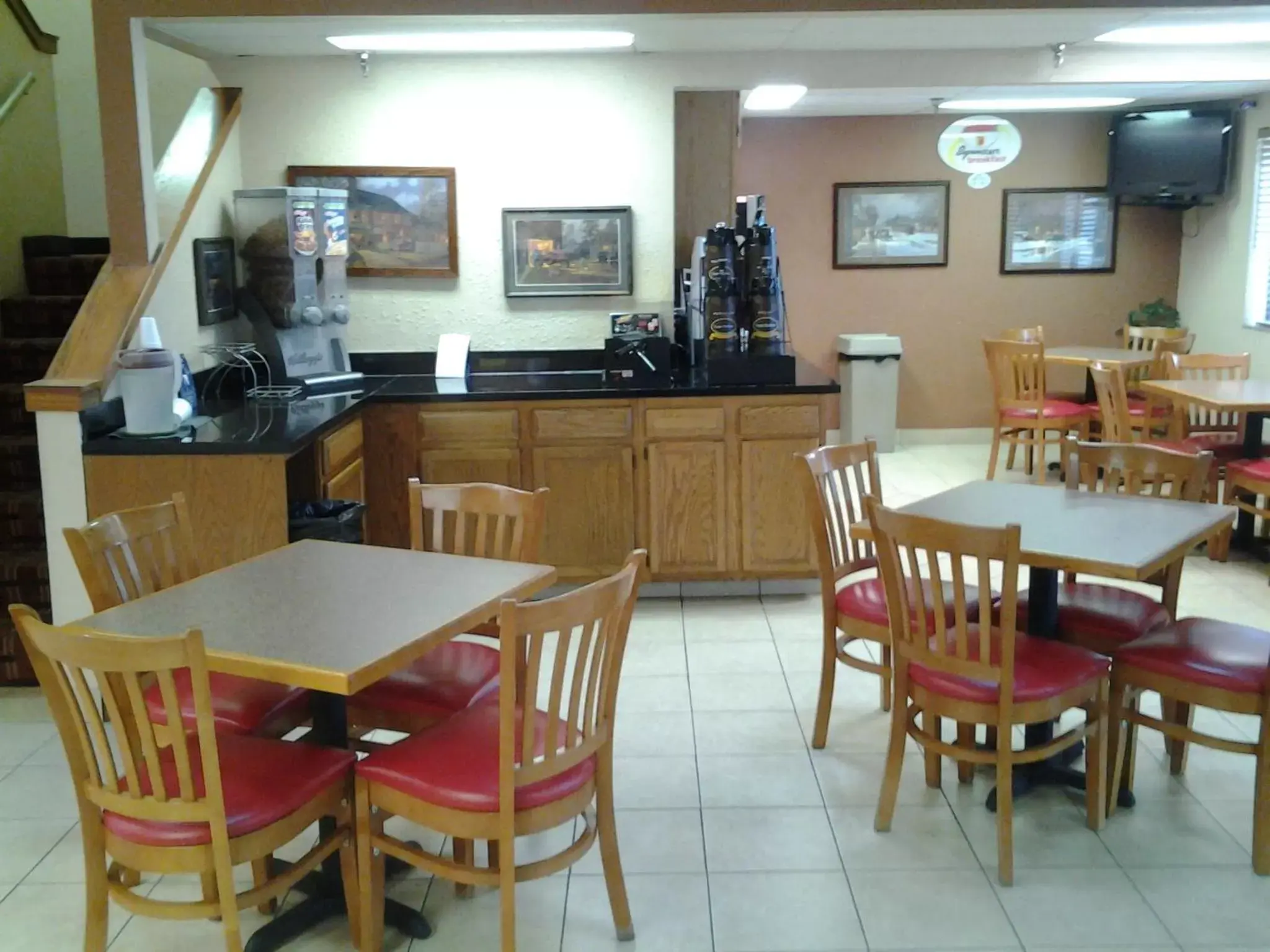 Lobby or reception, Restaurant/Places to Eat in Super 8 by Wyndham Plymouth