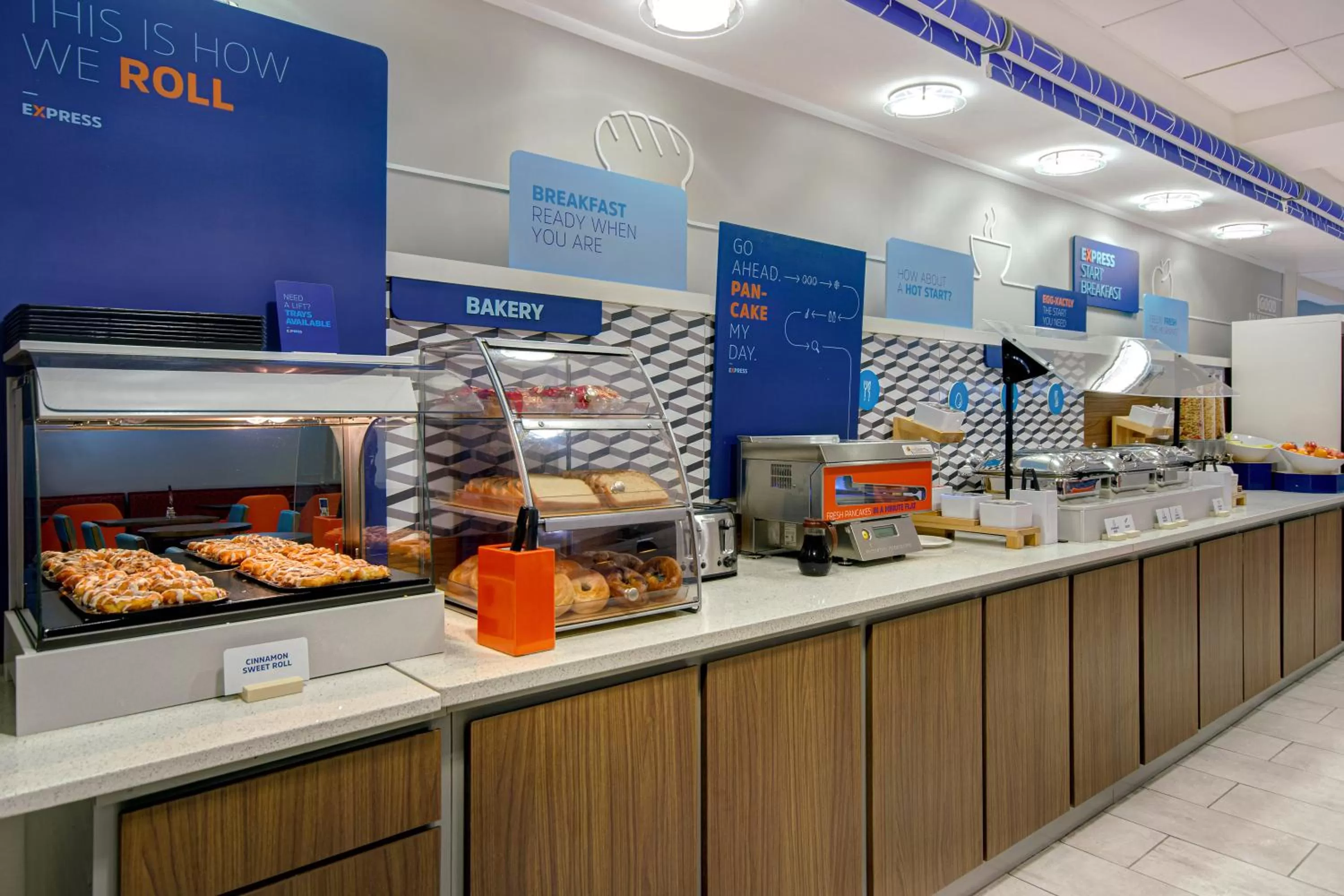 Buffet breakfast in Holiday Inn Express Marietta - Atlanta Northwest by IHG