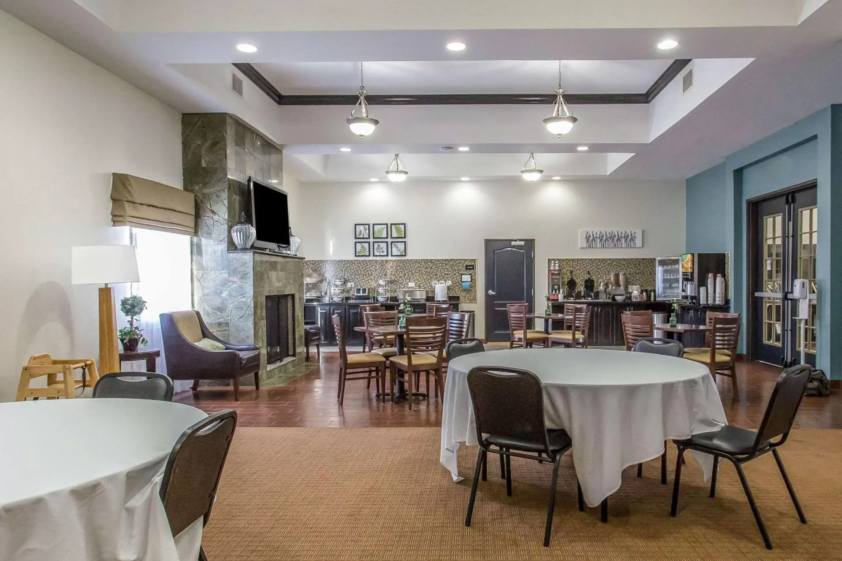 Restaurant/Places to Eat in Sleep Inn & Suites West Medical Center