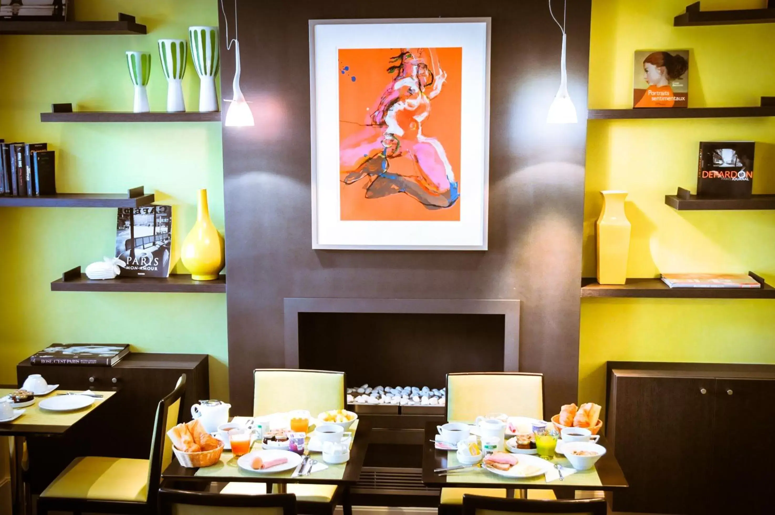 Restaurant/places to eat in Hôtel Marais Bastille Restaurant/places to eat in Hôtel Marais Bastille