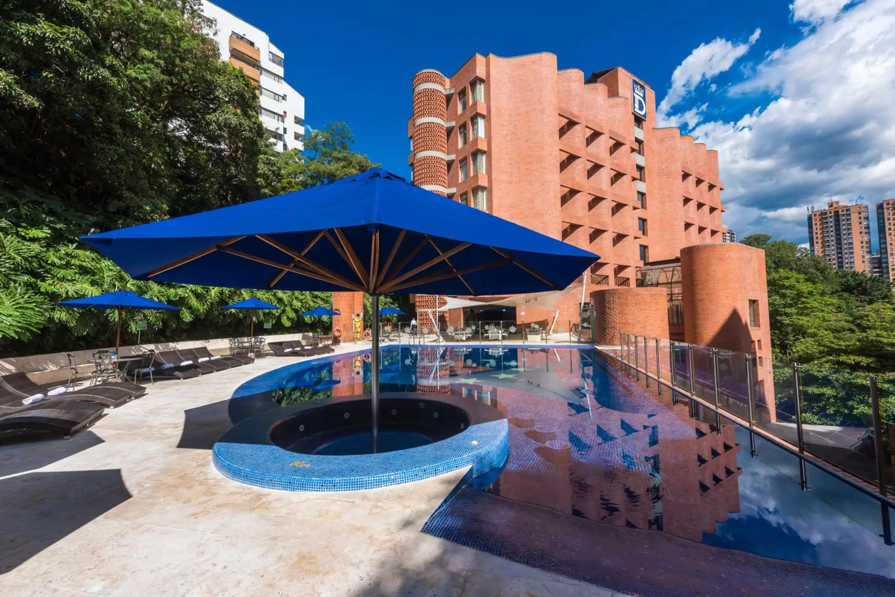 Facade/entrance, Swimming Pool in Hotel Dann Carlton Belfort Medellin