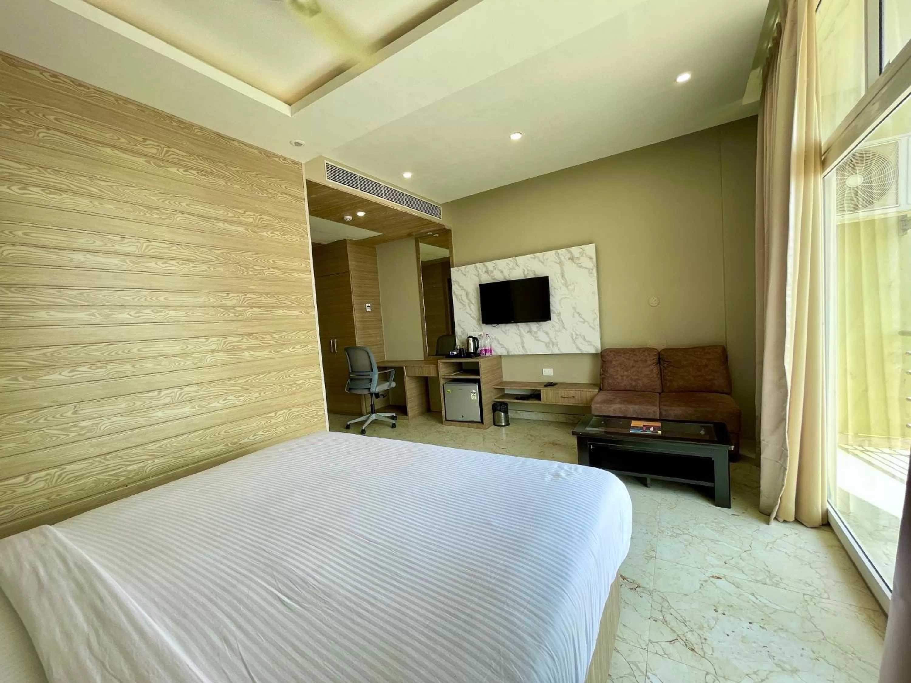 TV/Entertainment Center in Hotel TBS sea view ! Puri