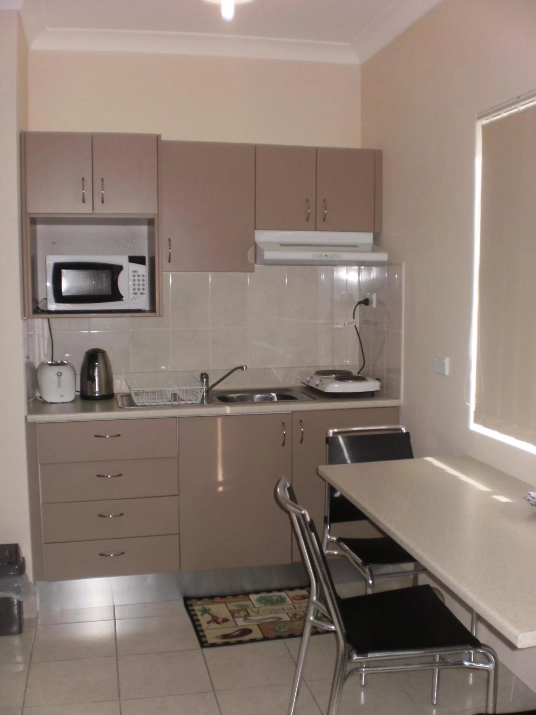 Kitchen or kitchenette in Molika Springs Motel