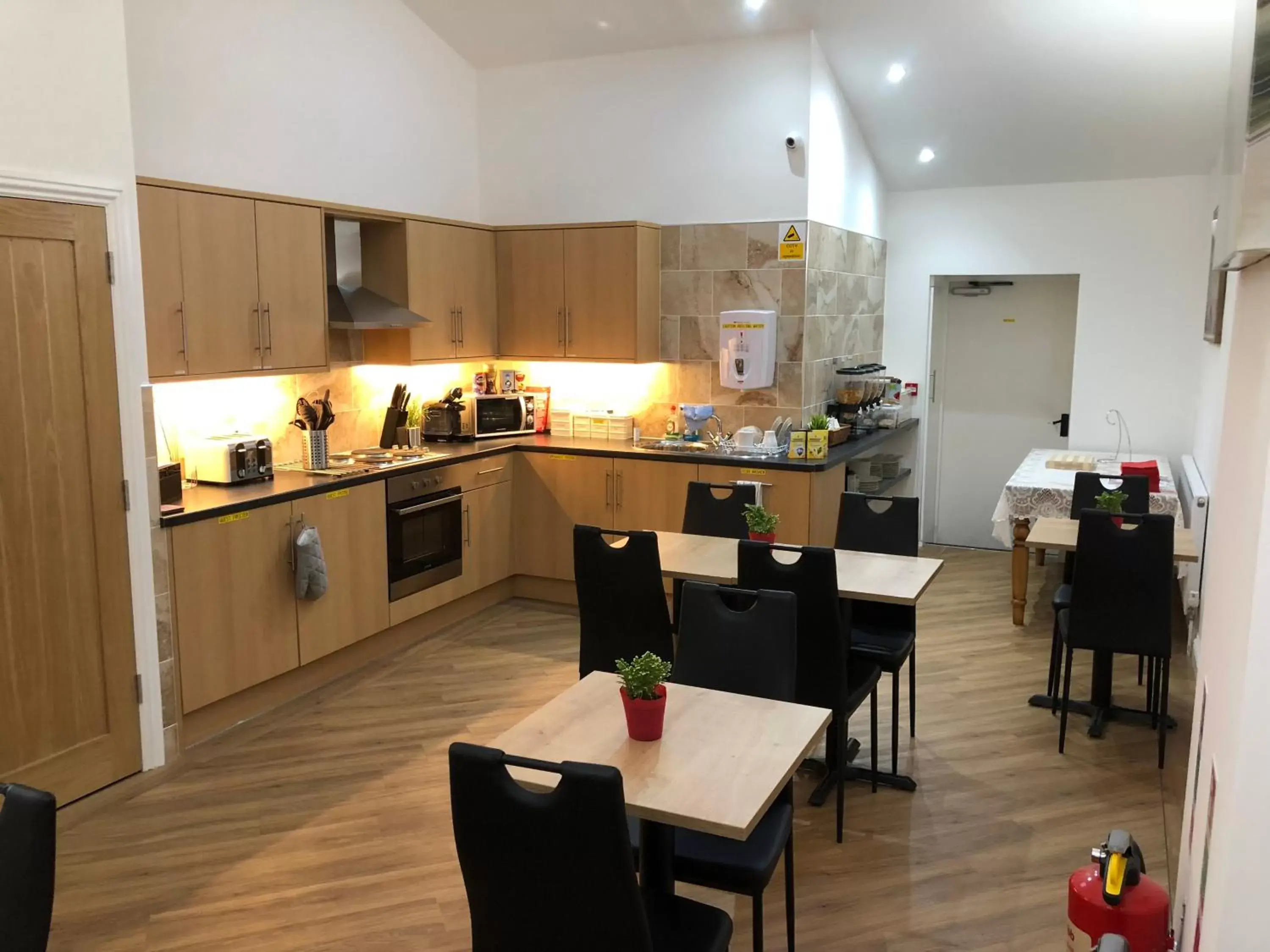 Communal kitchen, Kitchen/Kitchenette in Fir Tree Barn