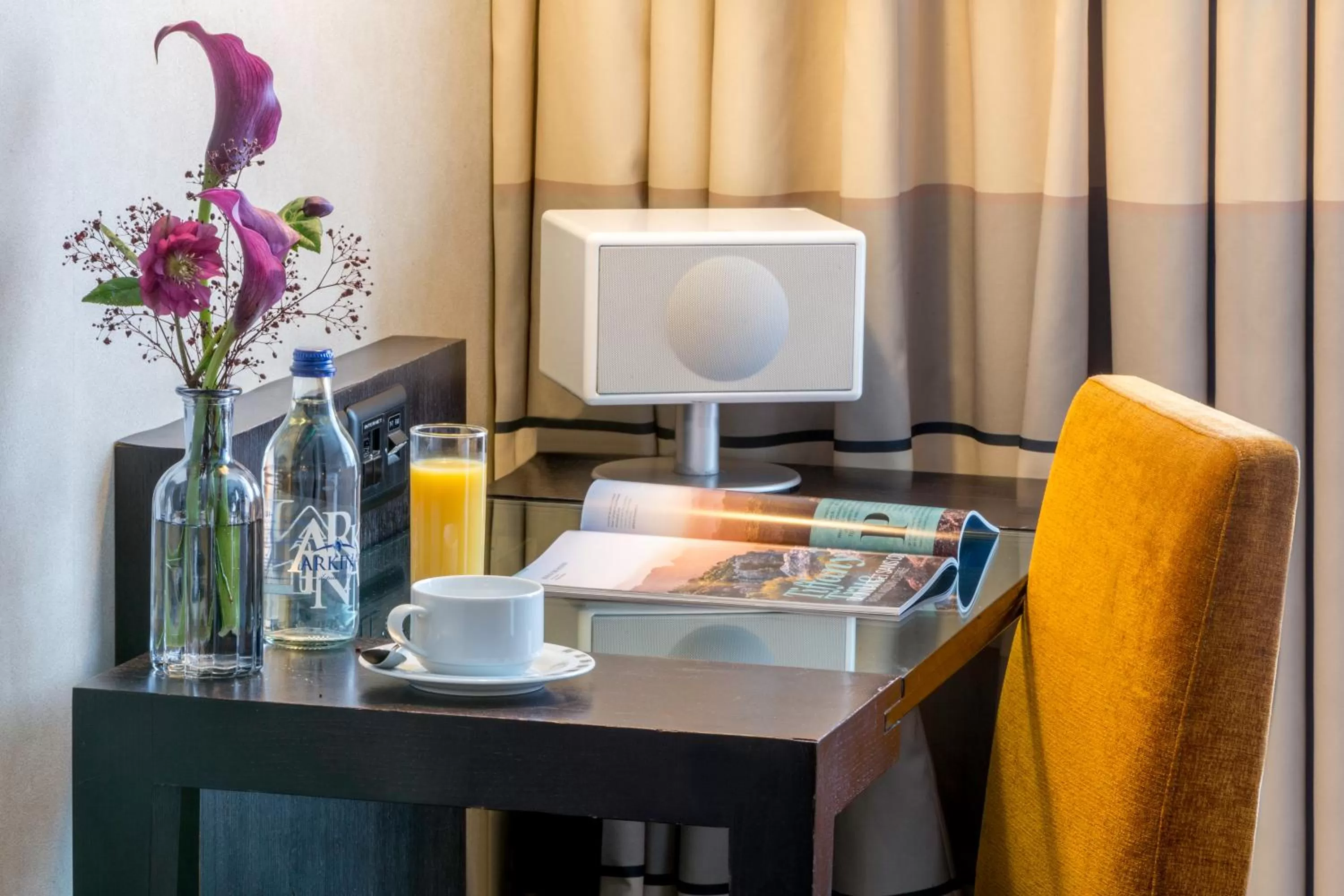 Seating area in Auteuil Manotel