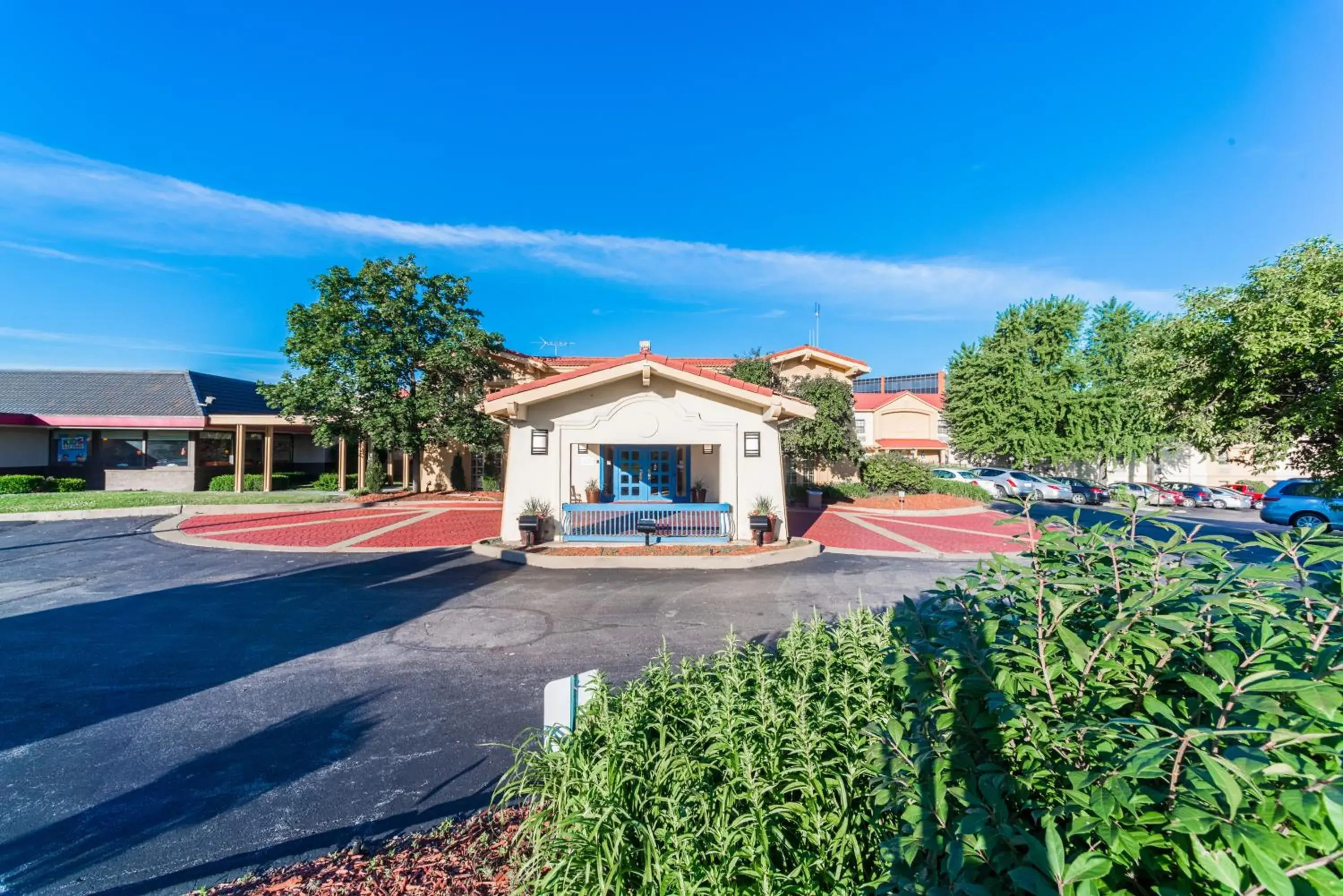 Facade/entrance, Property Building in Motel 6-Hazelwood, MO