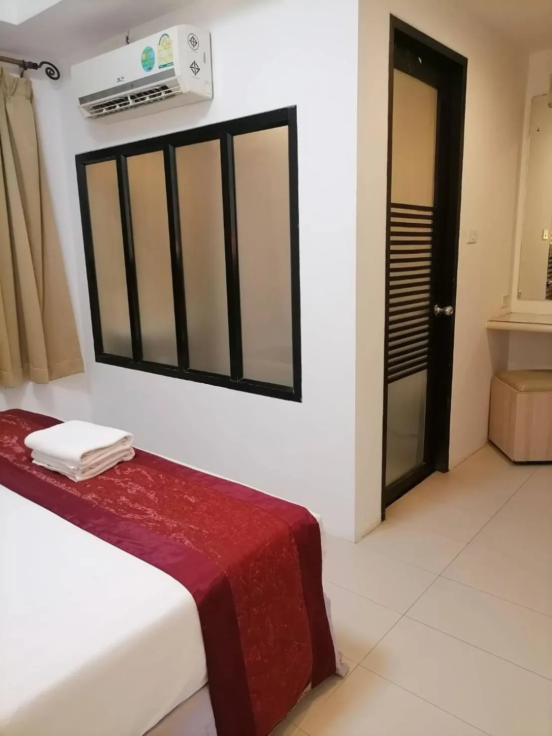 Bed in Amici Miei Hotel (SHA Certified)