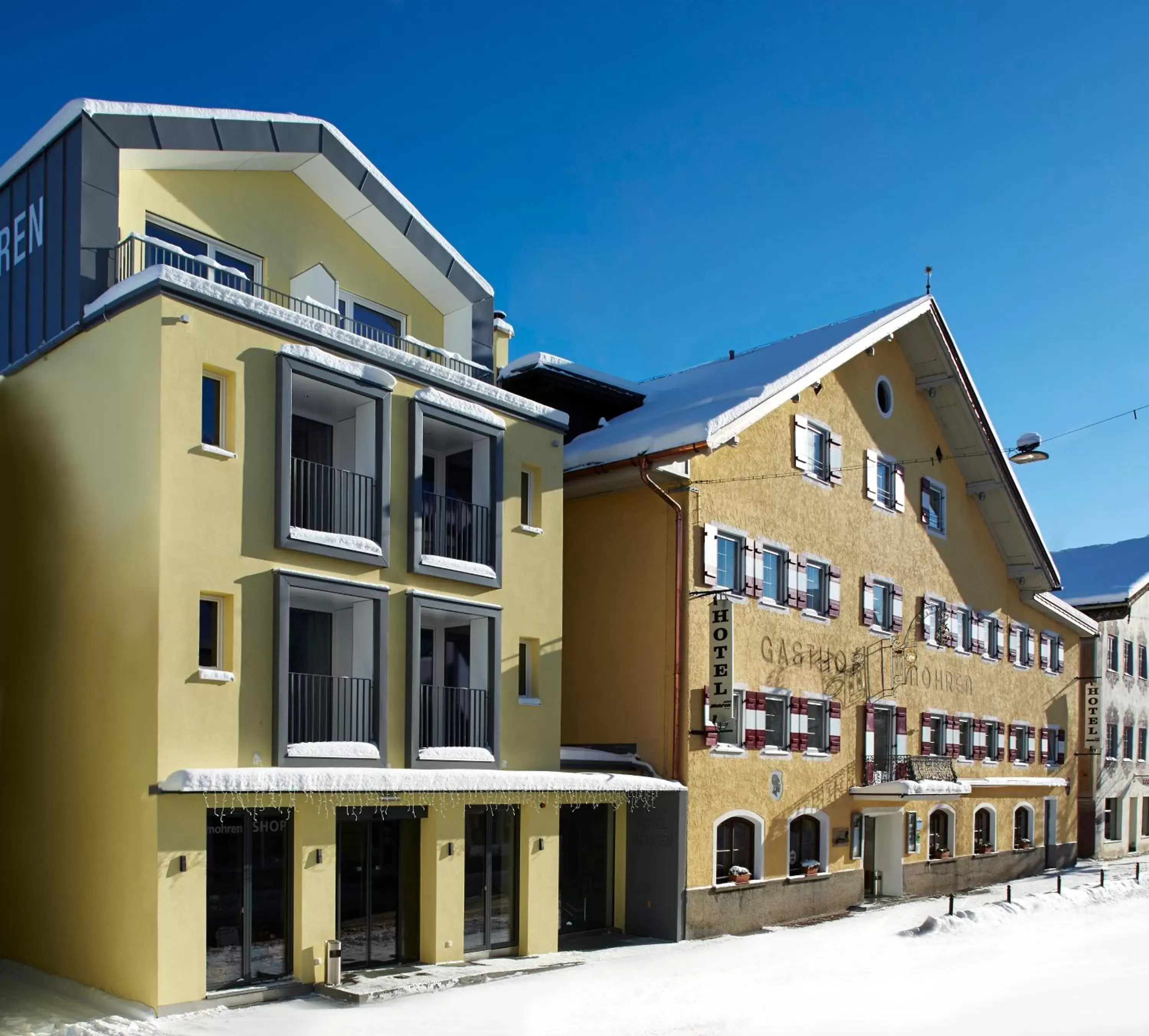 Facade/entrance, Winter in Hotel Zum Mohren