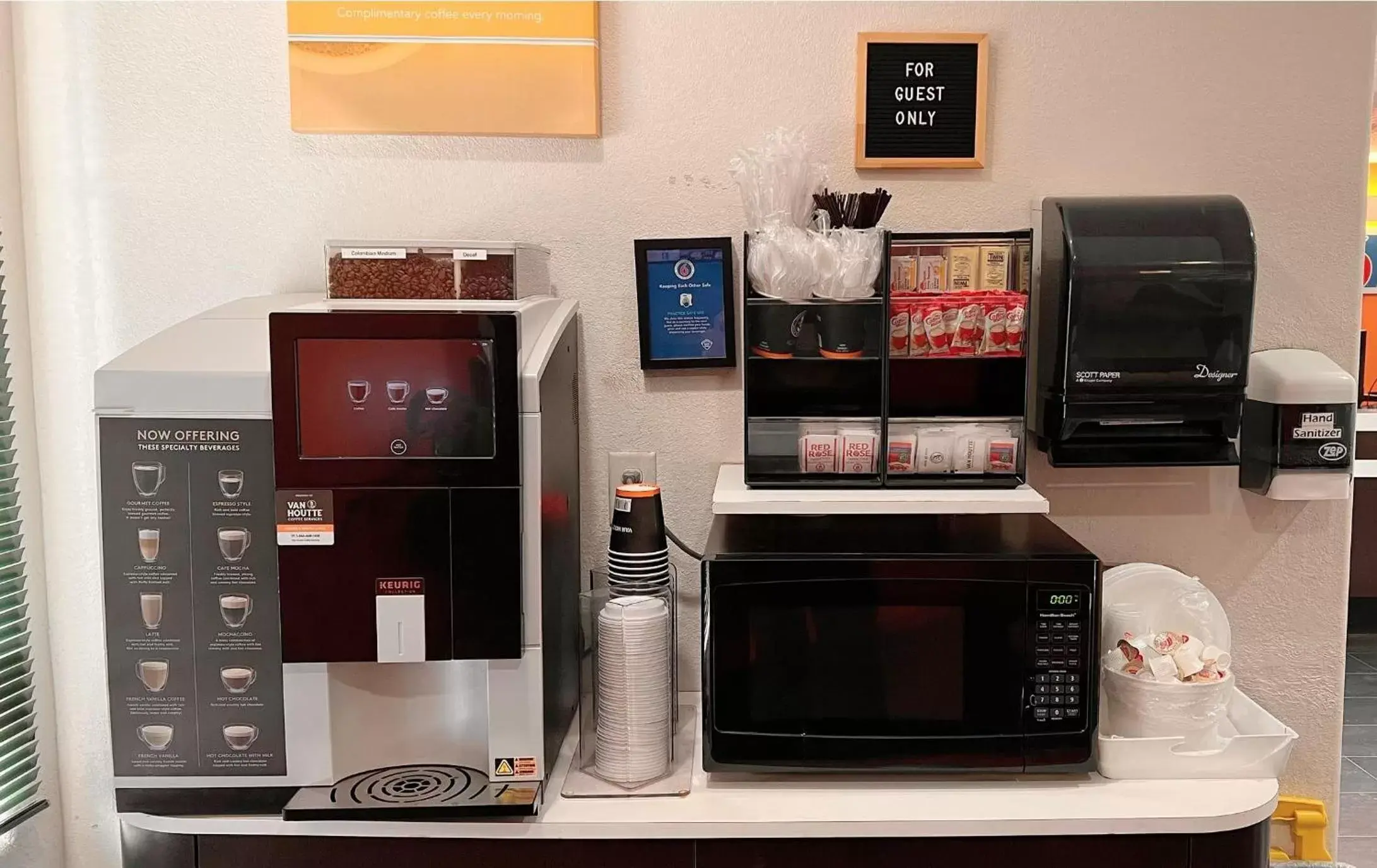 Coffee/tea facilities in Motel 6-Regina, SK