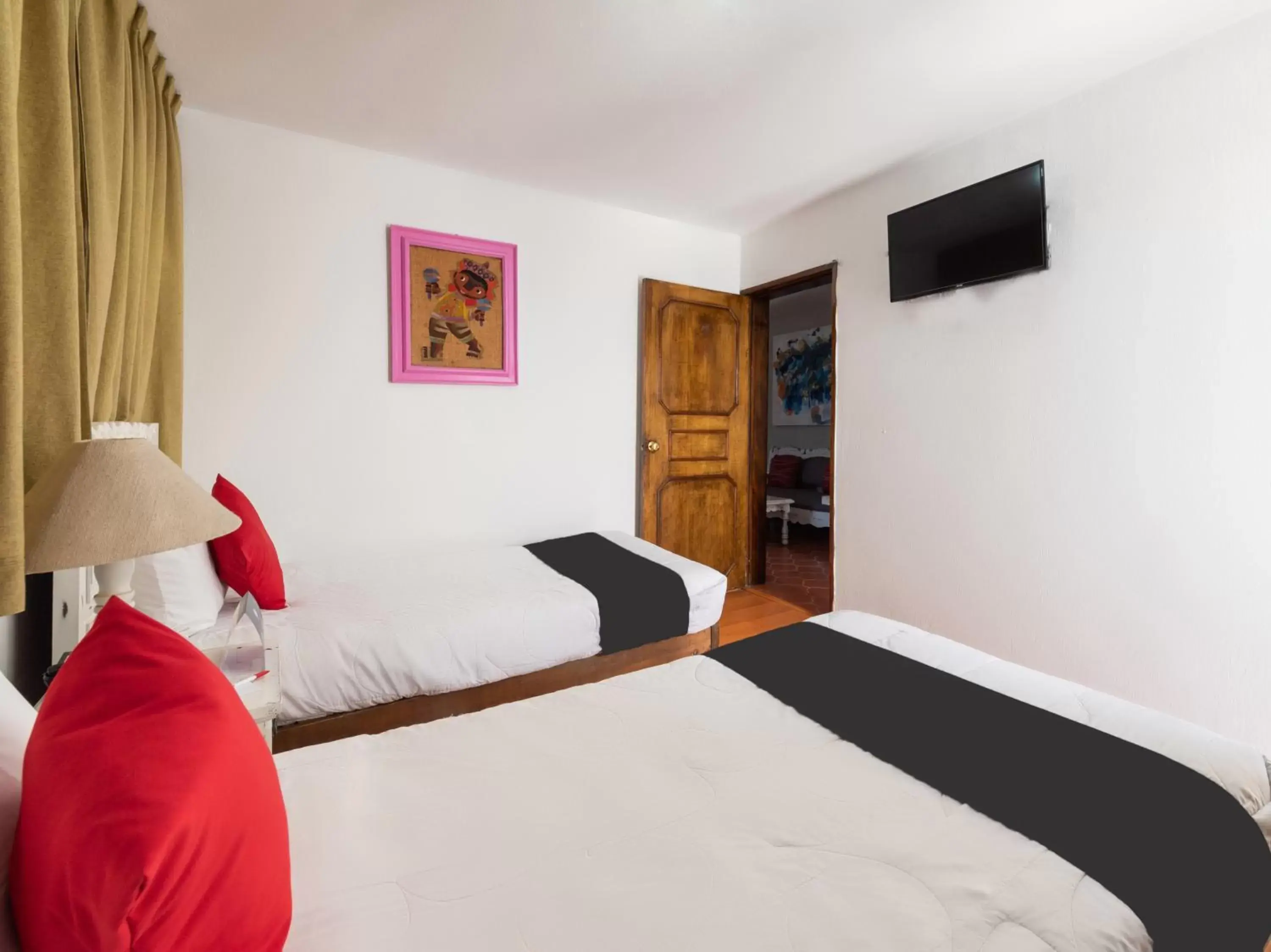 Bedroom, Bed in Suites Internacional