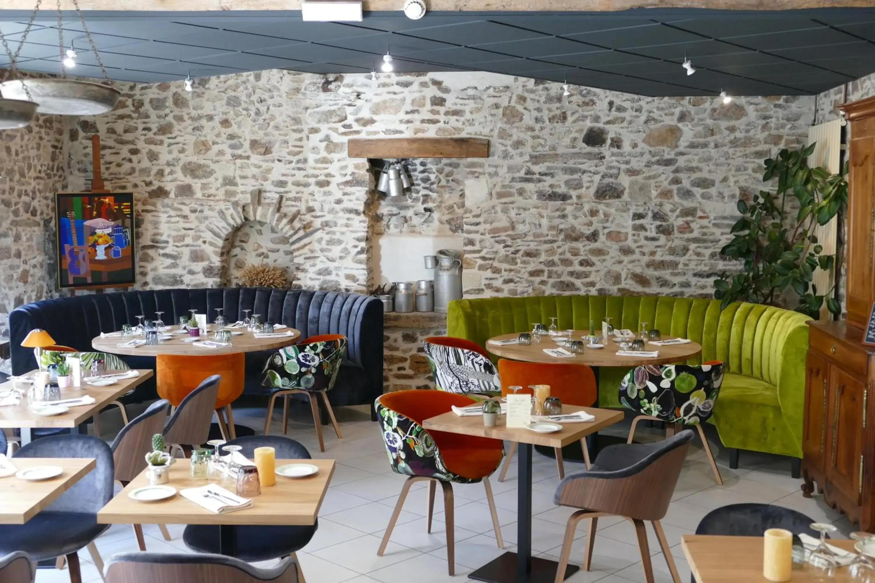 Restaurant/Places to Eat in Logis Le Champalud