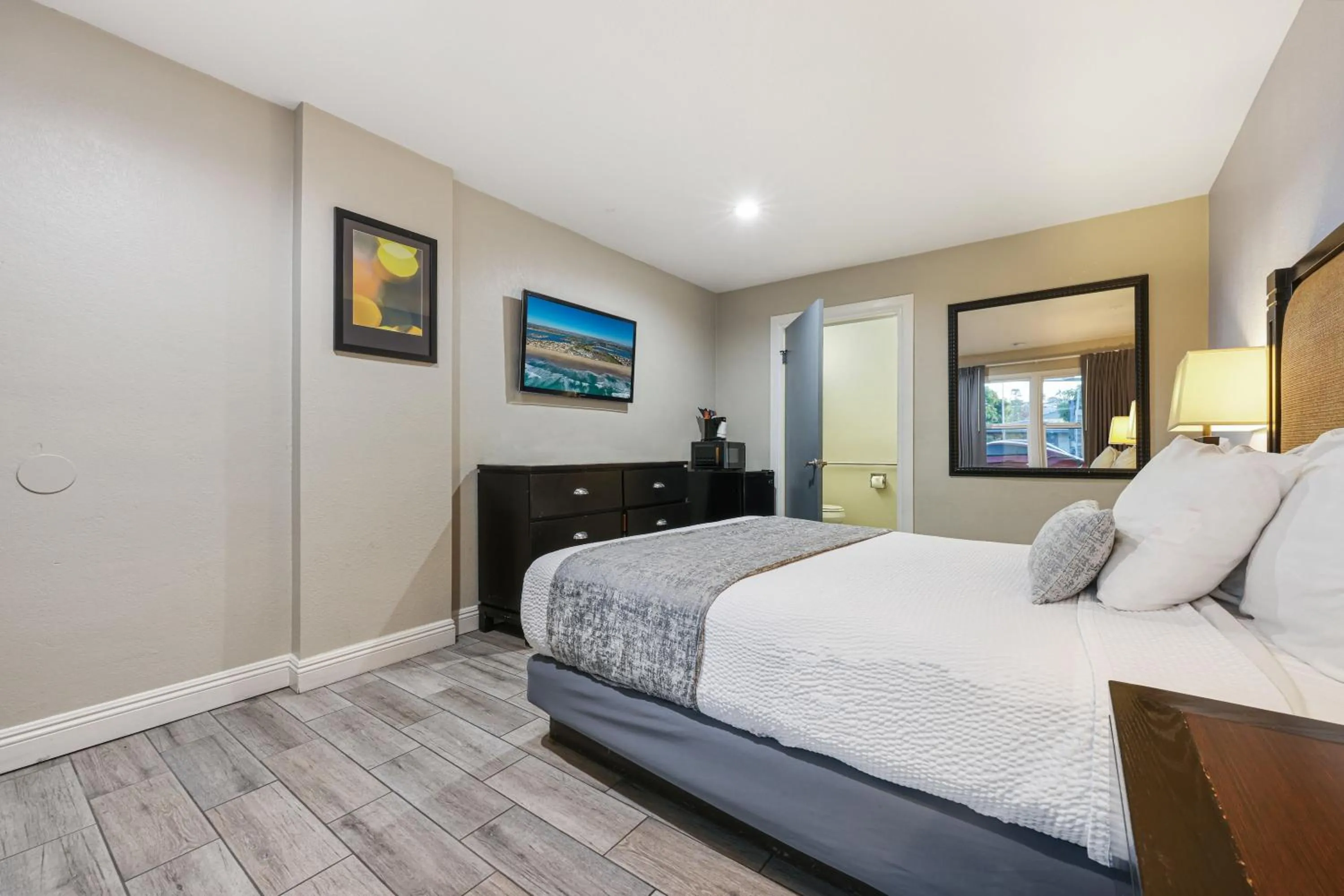 acessibility, Bed in Hotel Point Loma