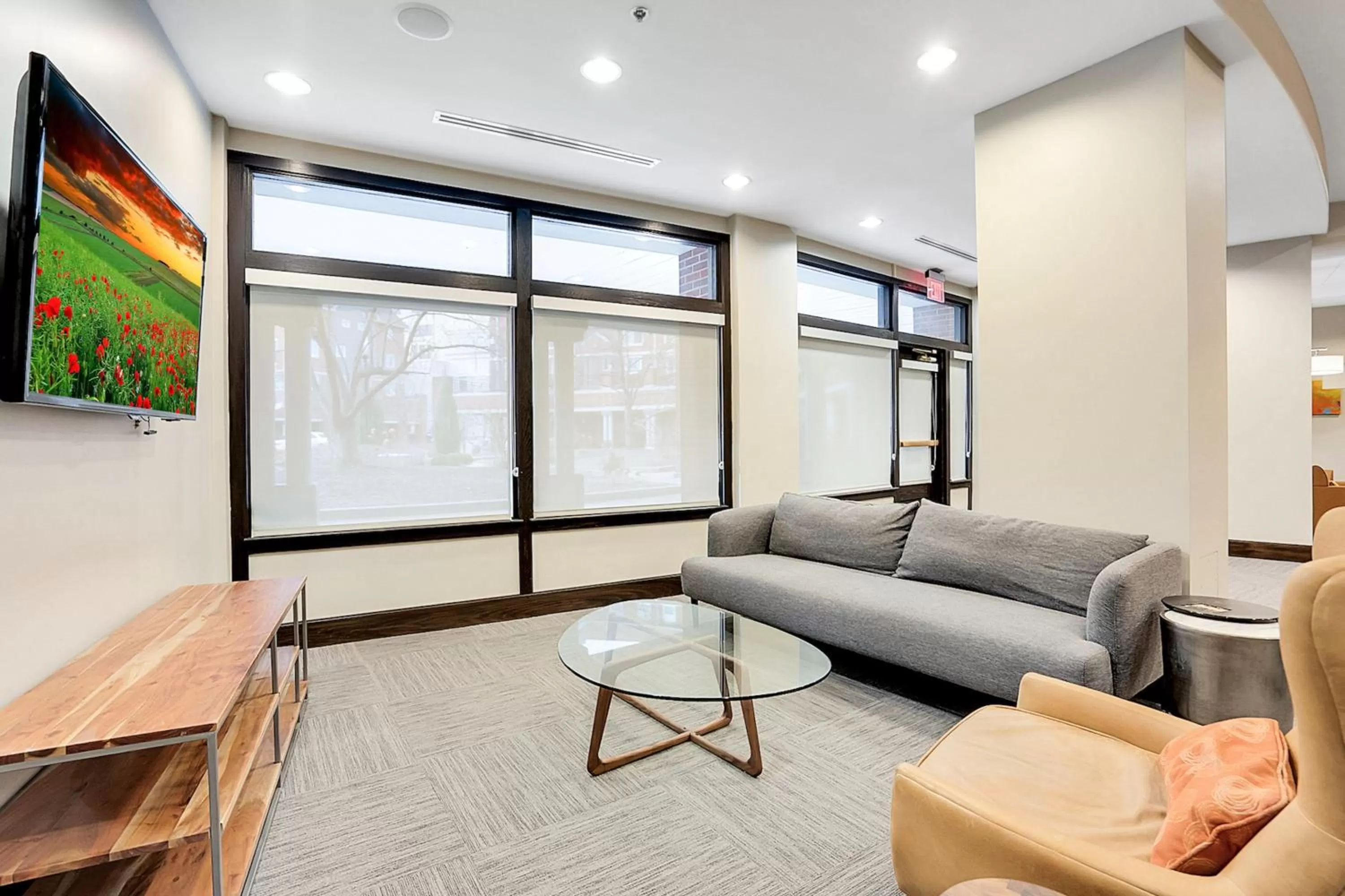Communal lounge/ TV room, Seating Area in Kasa Downtown Louisville
