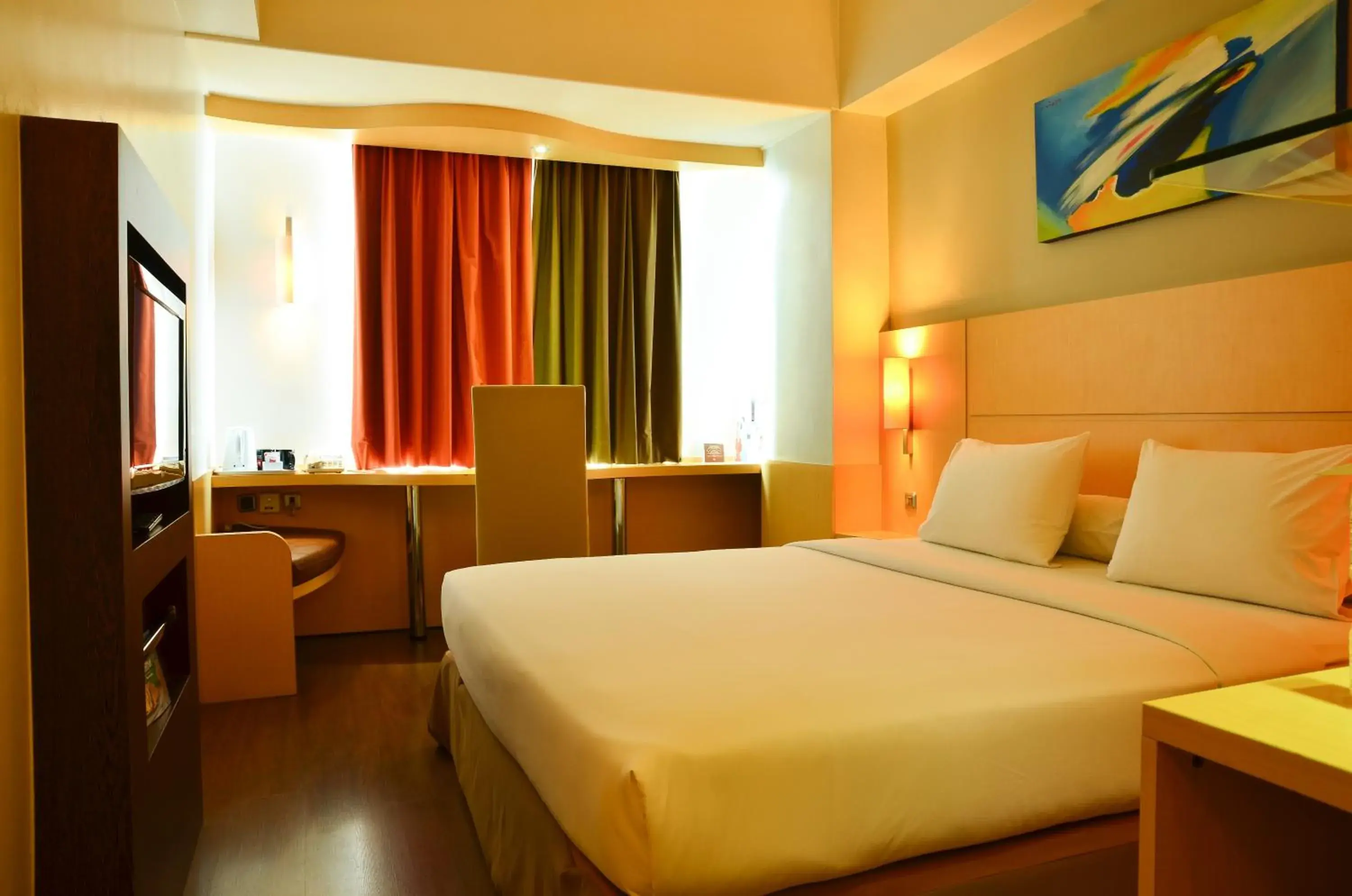 Bed in Ibis Jakarta Arcadia