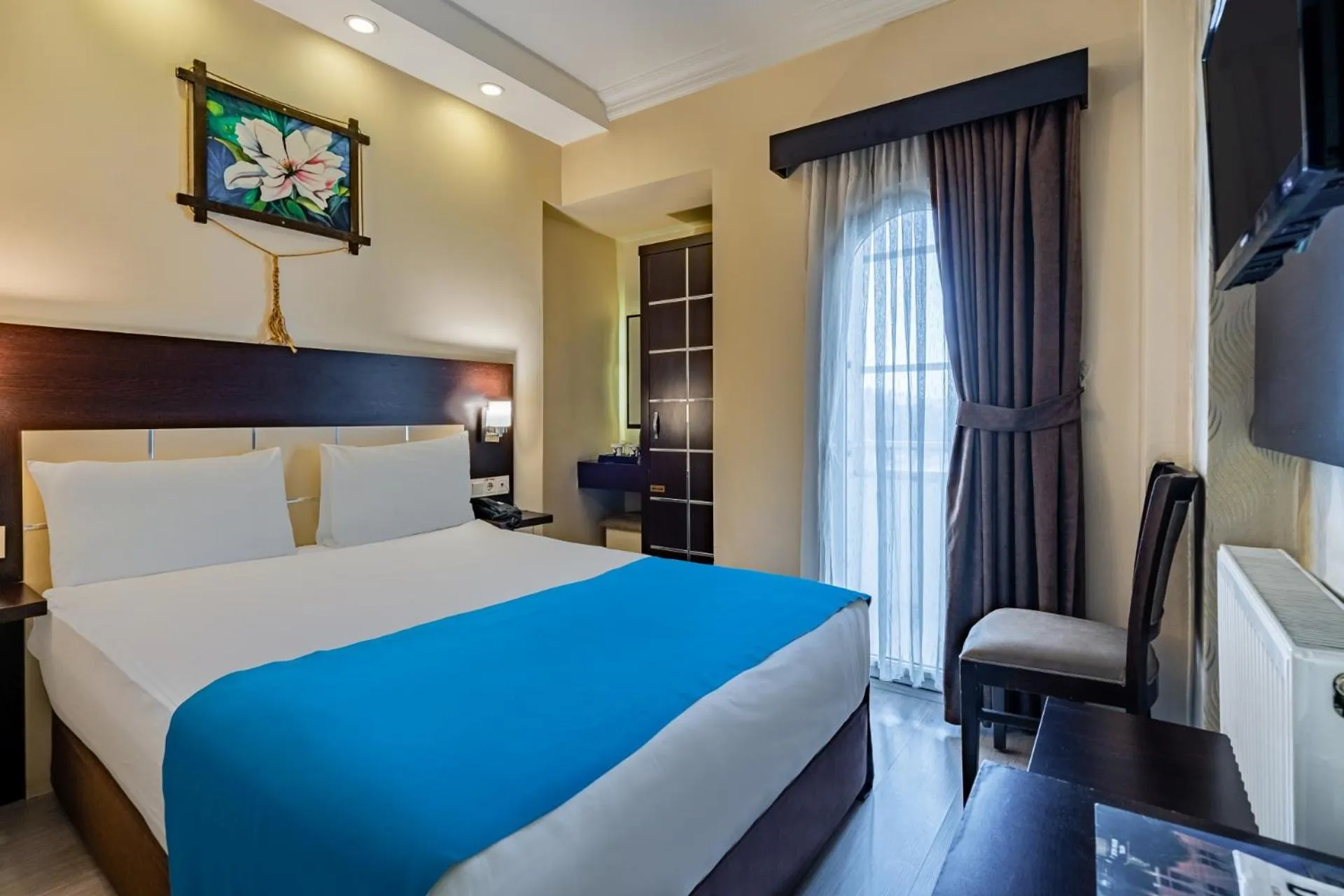 Bed in Buyuk Velic Hotel