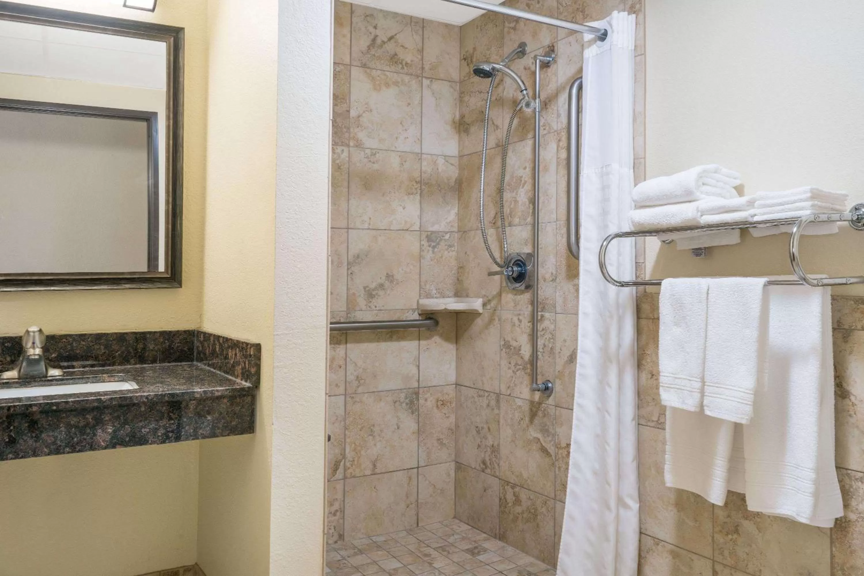 Bathroom in Days Inn & Suites by Wyndham Baxter Brainerd Area