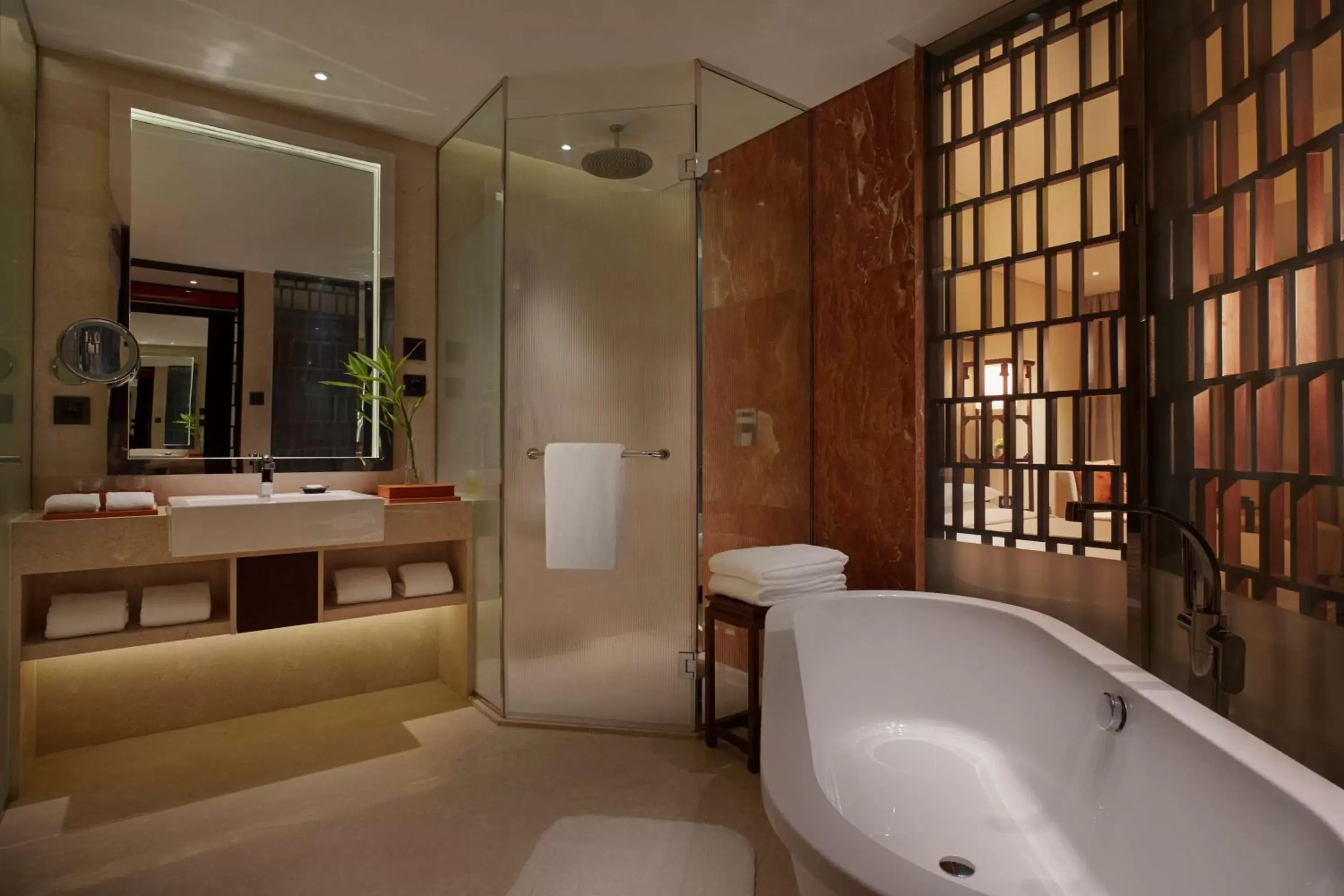 Bathroom in Hyatt Regency Qingdao - Stone old beach - Exhibition Center