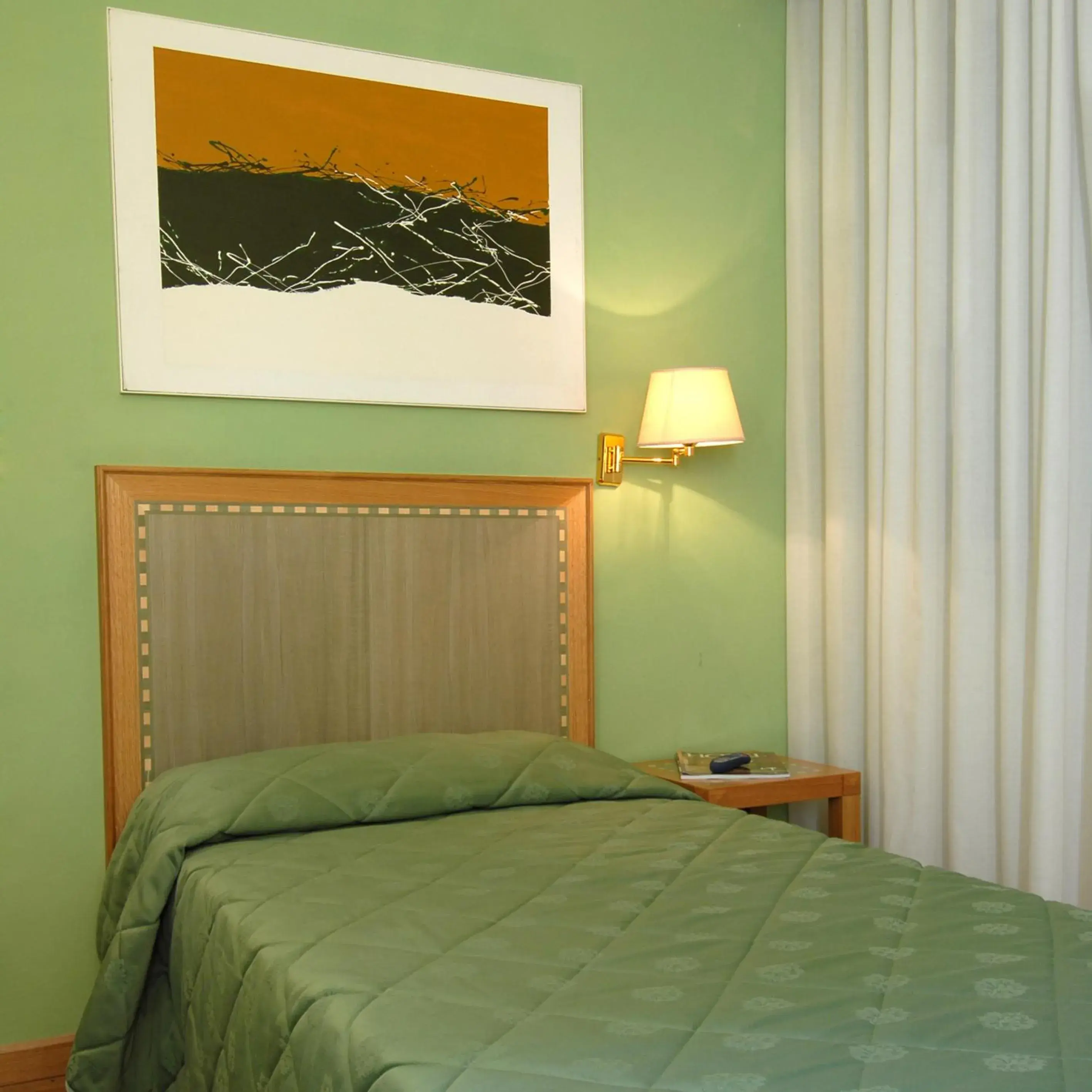 Small Single Room in Hotel Touring