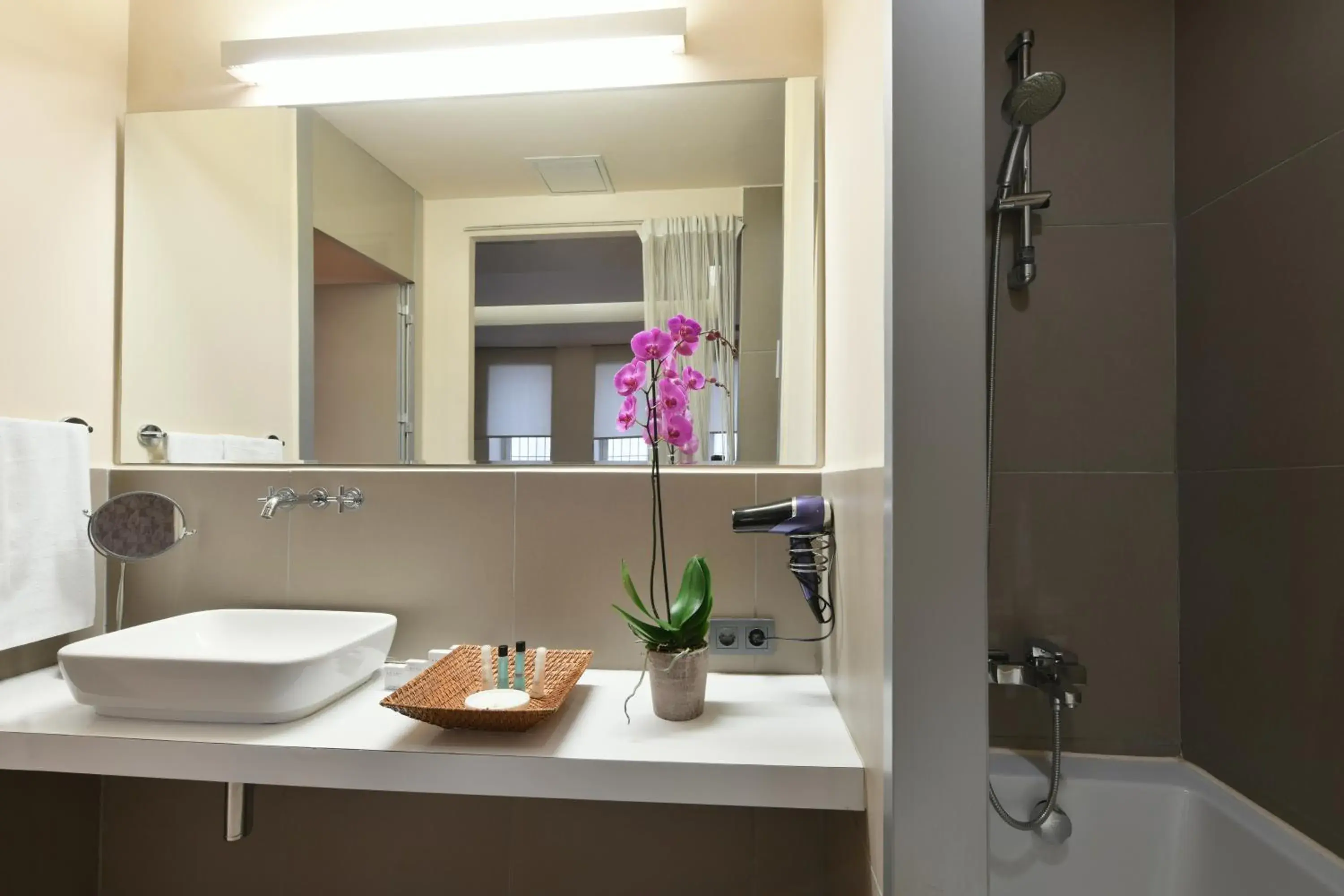 Bathroom in Ansen Hotel and Suites
