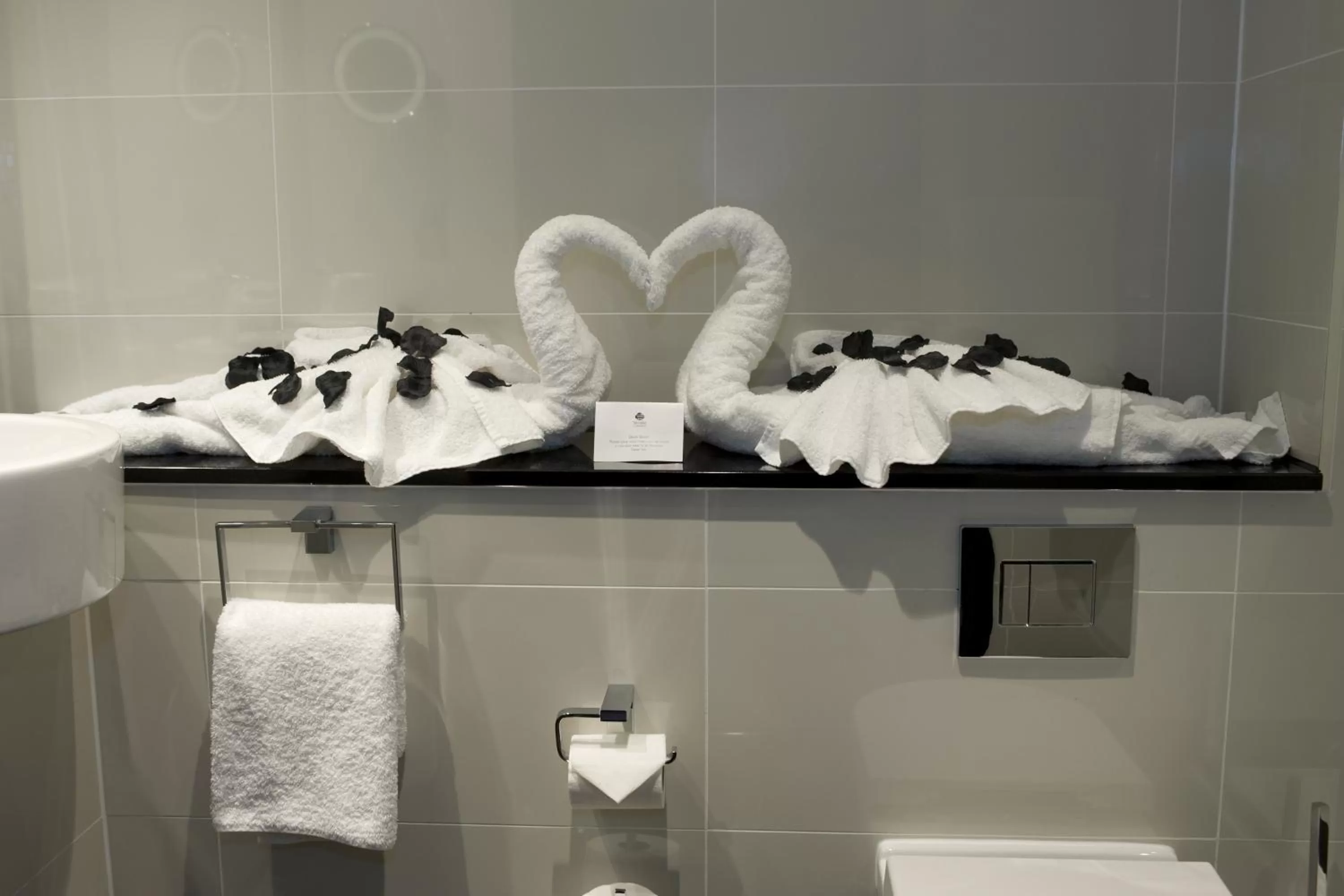 Bathroom in The Lodge at Kingswood