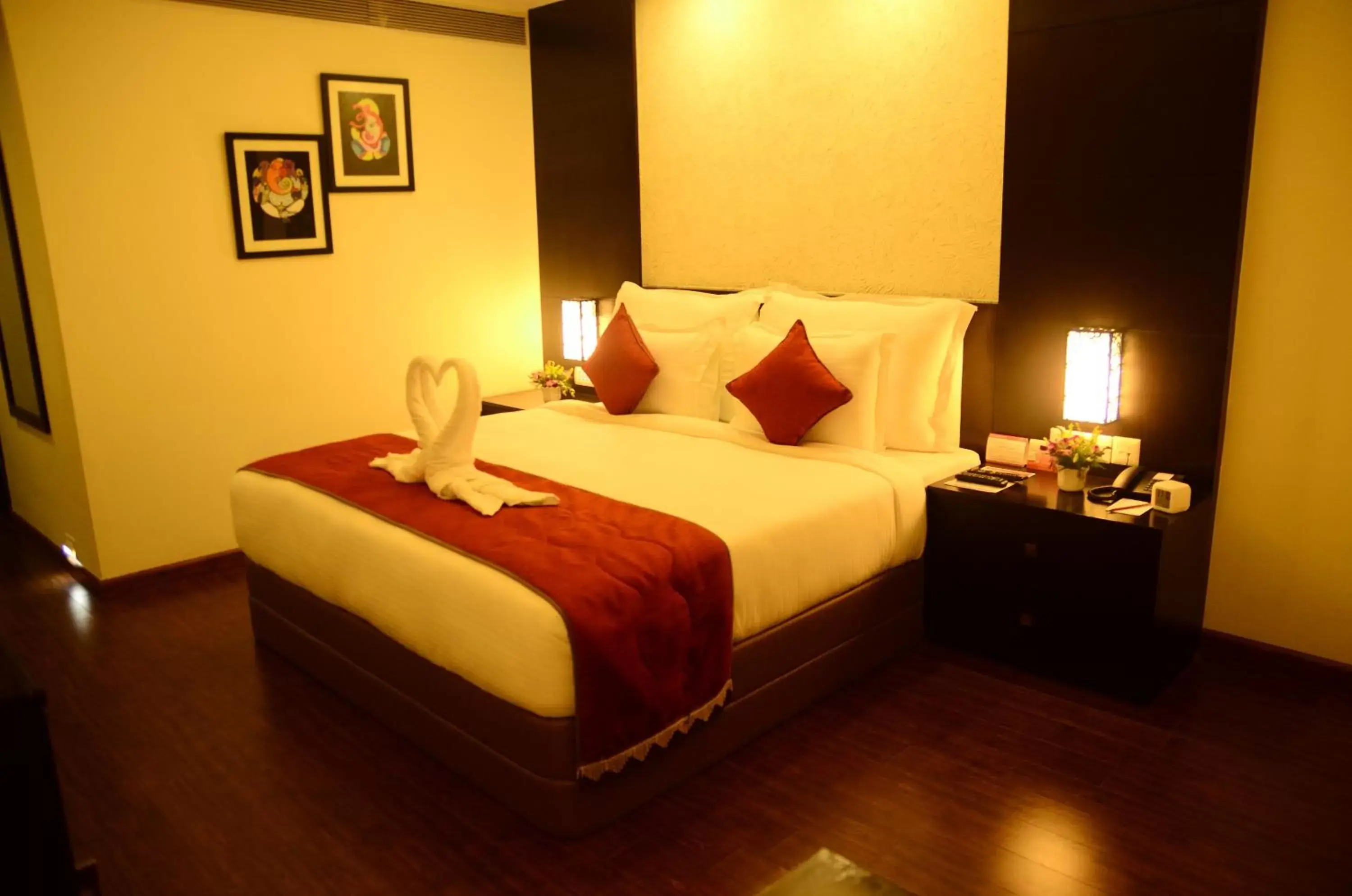 Photo of the whole room, Bed in Ramada Jamshedpur Bistupur