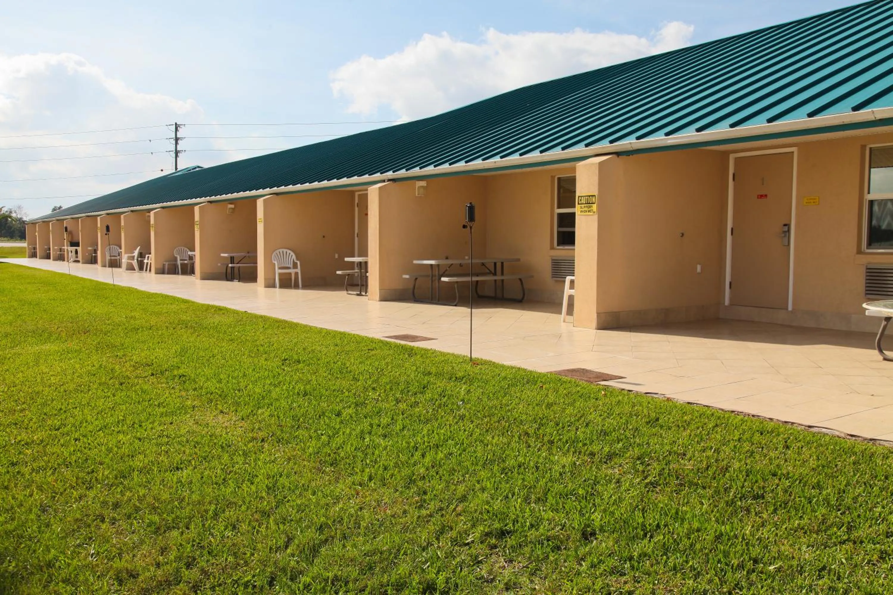 Facade/entrance in Lake Grassy Inn & Suites