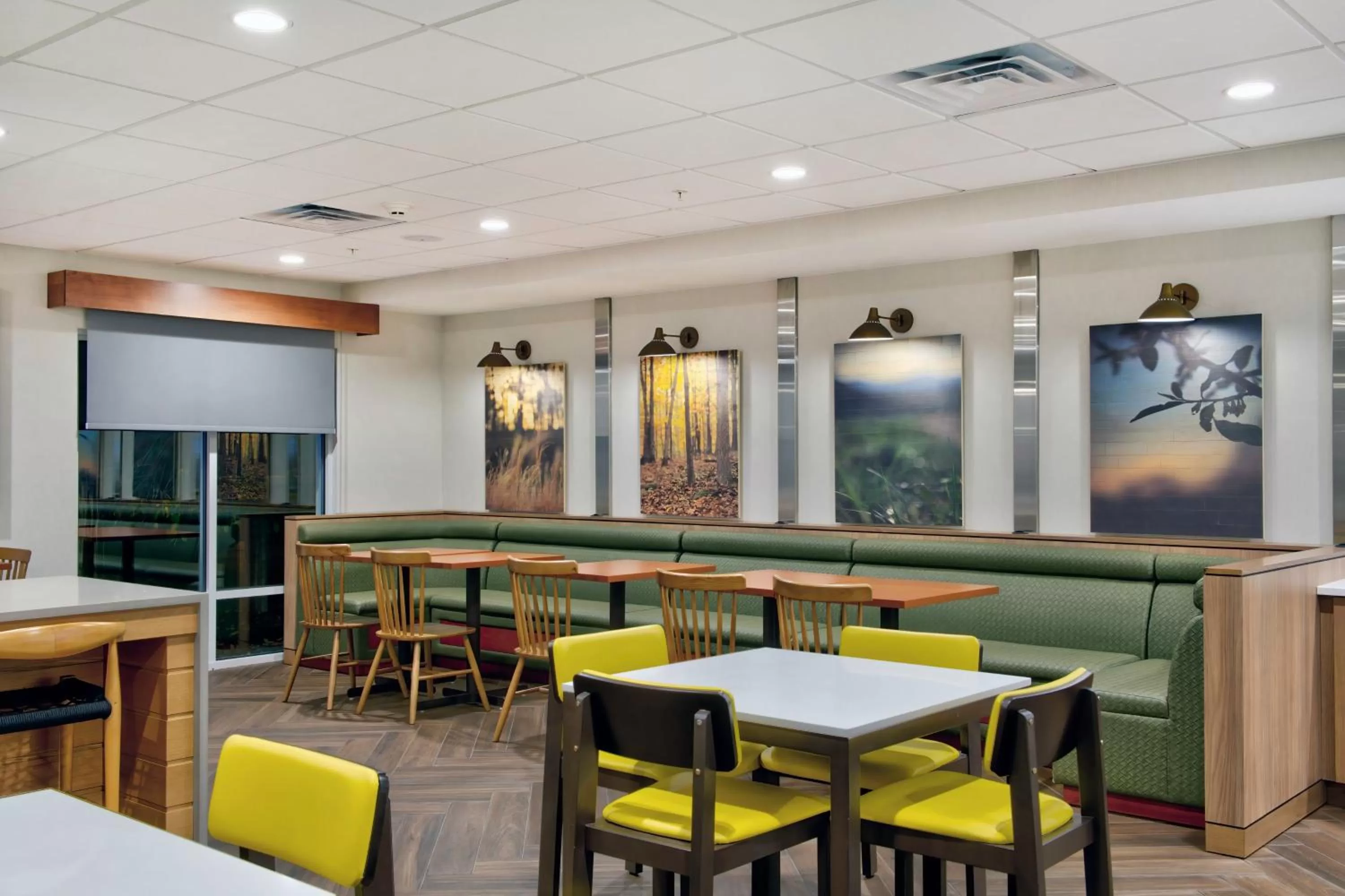 Breakfast in Fairfield Inn & Suites by Marriott Cortland