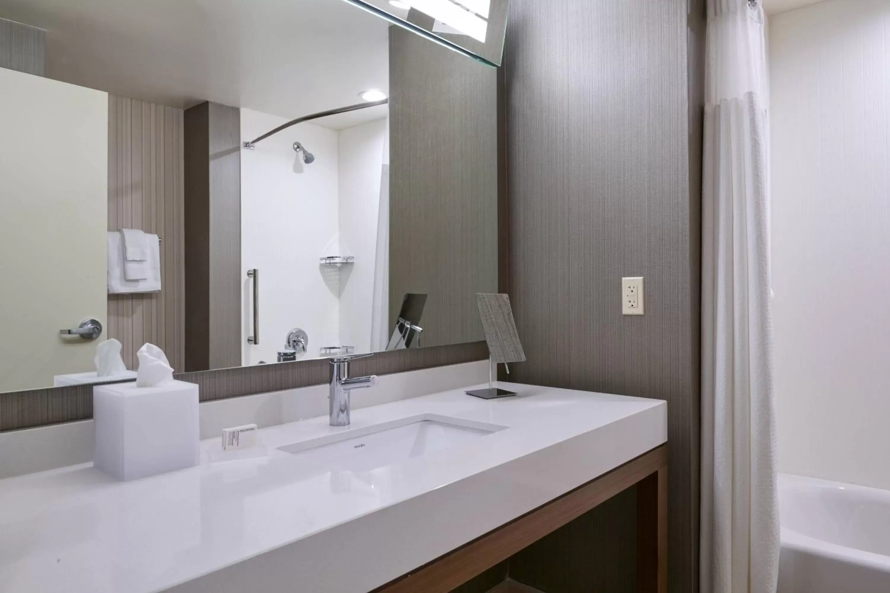 Bathroom in Courtyard by Marriott Jackson