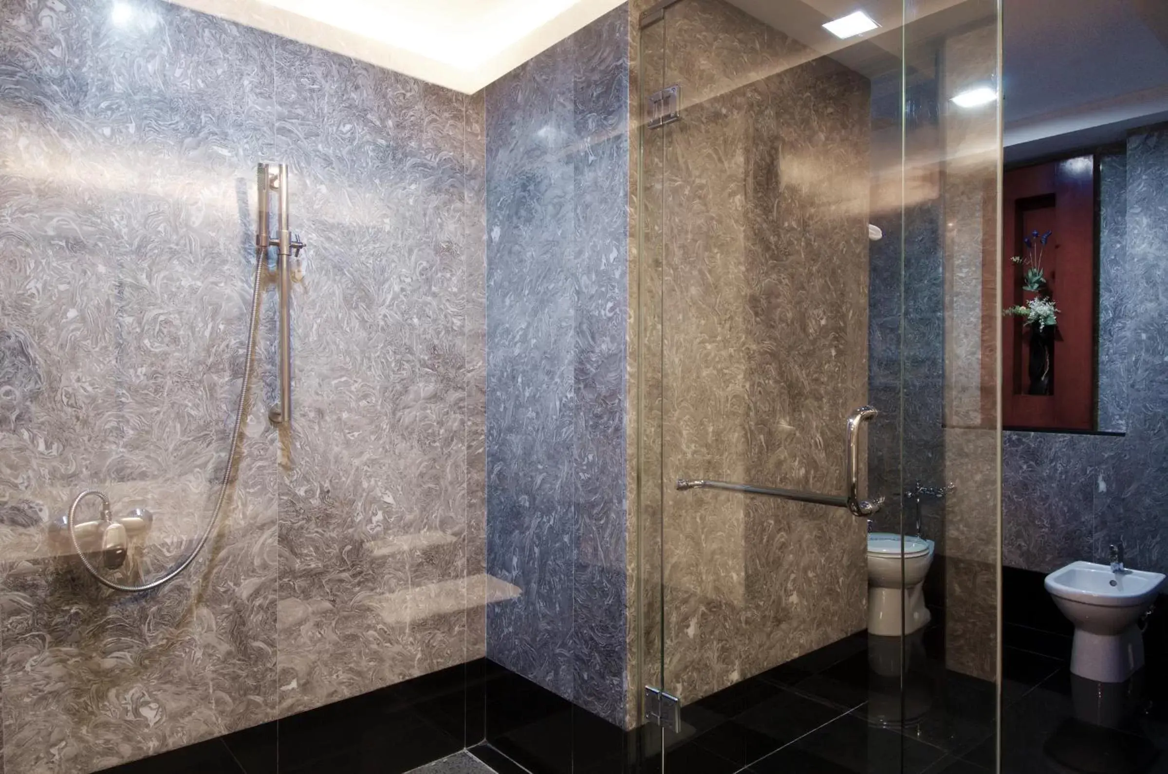 Bathroom in Manhattan Hotel Jakarta