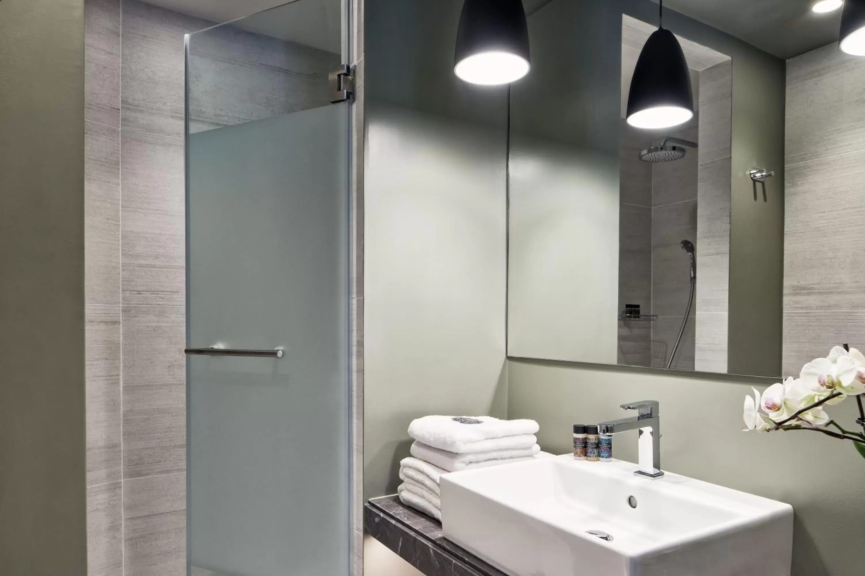 Shower, Bathroom in Hotel Achilleas