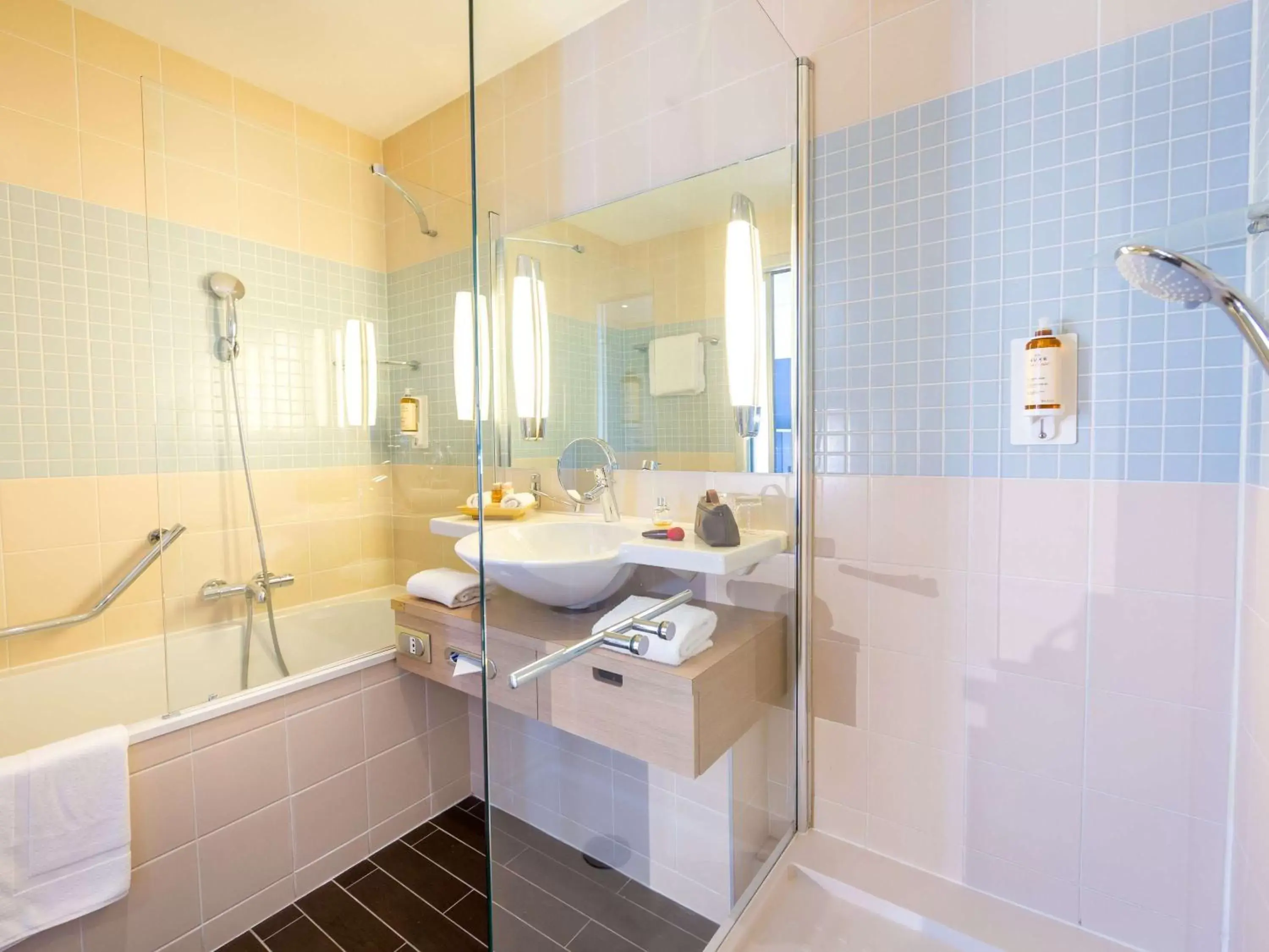 Bathroom in Mercure Chantilly Resort & Conventions
