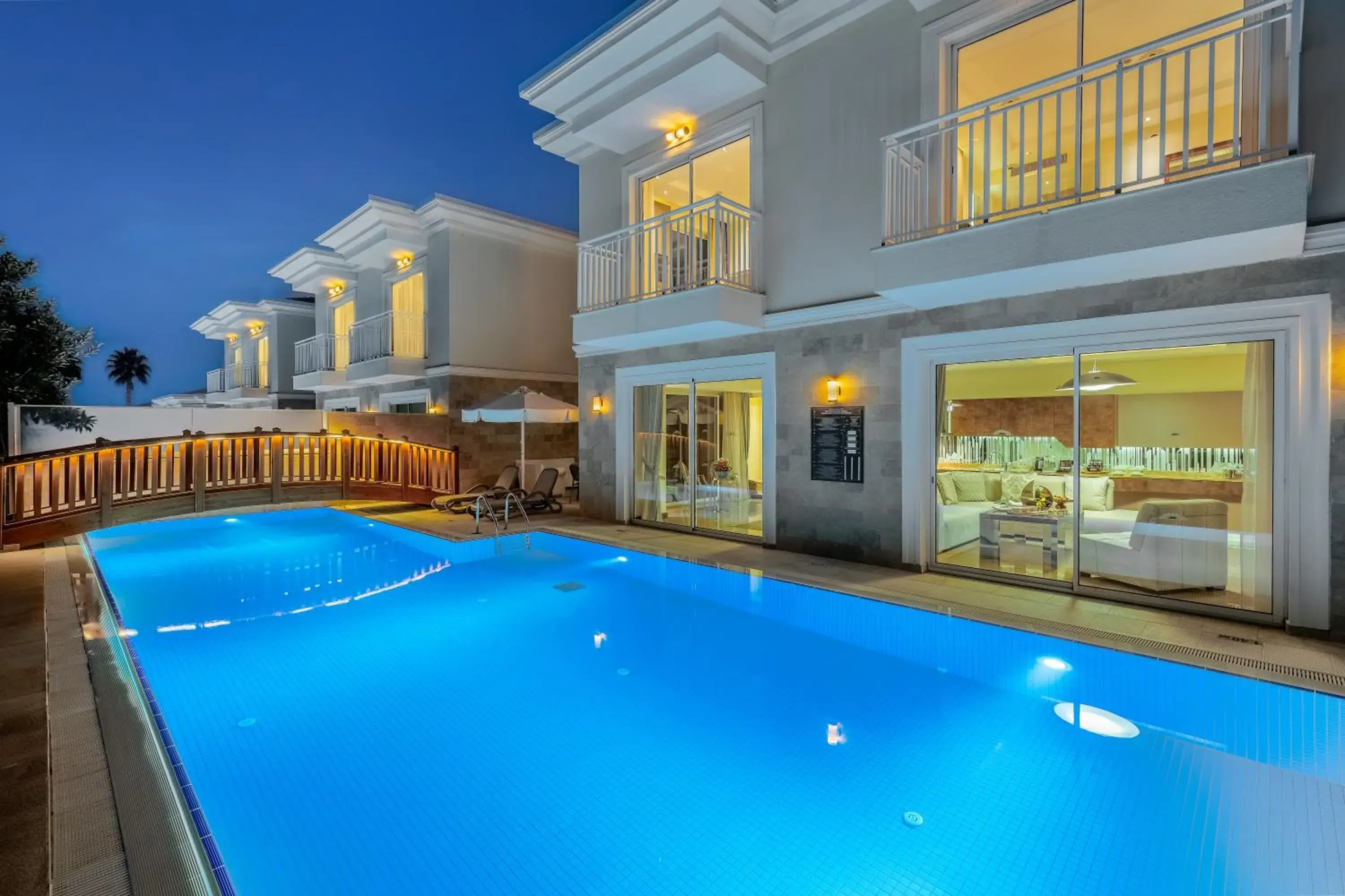 Pool view, Swimming Pool in Bellis Deluxe Hotel