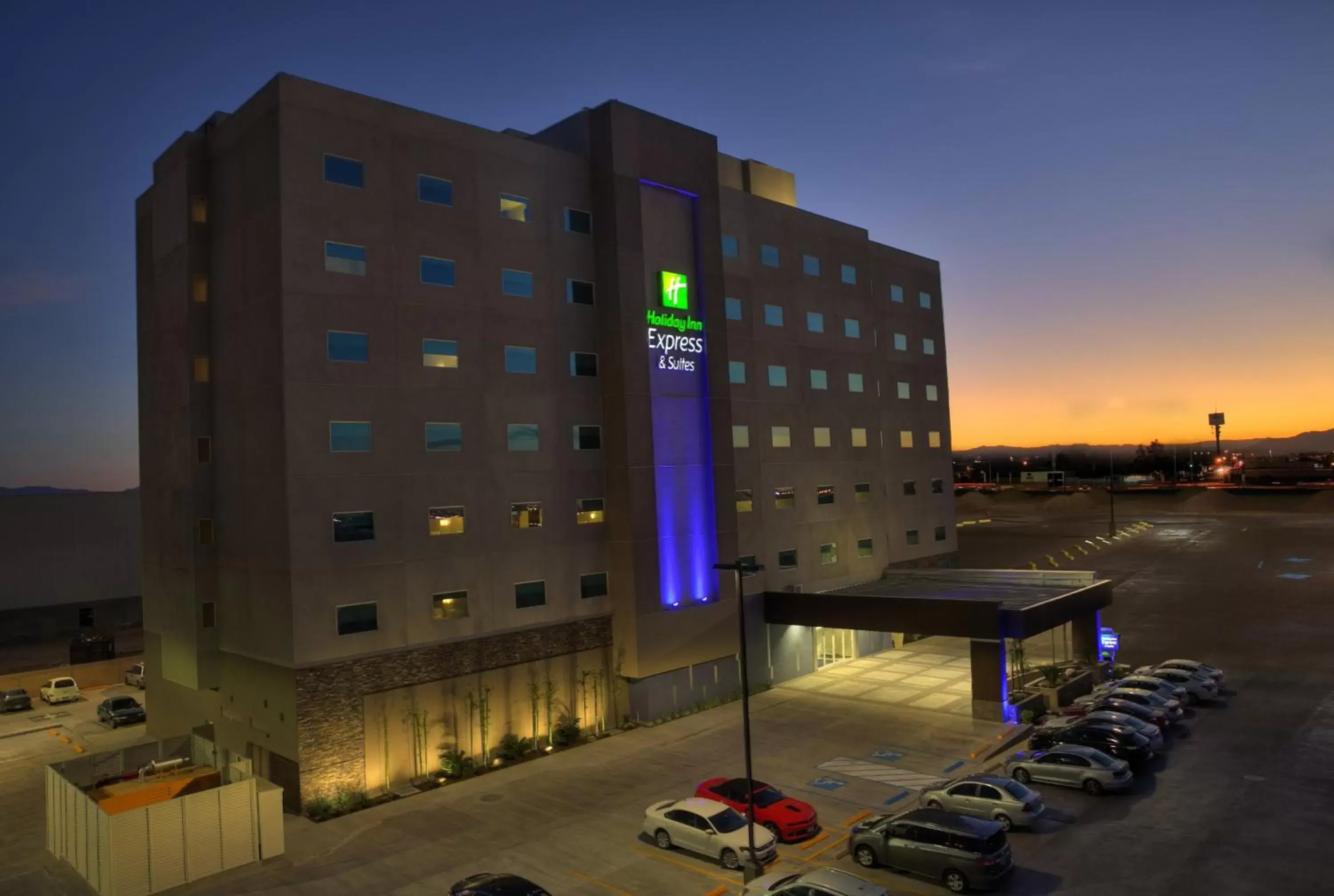 Property Building in Holiday Inn Express & Suites Mexicali, an IHG Hotel