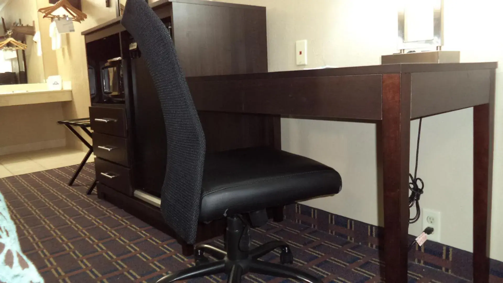 Business facilities in Days Inn by Wyndham Maumee/Toledo