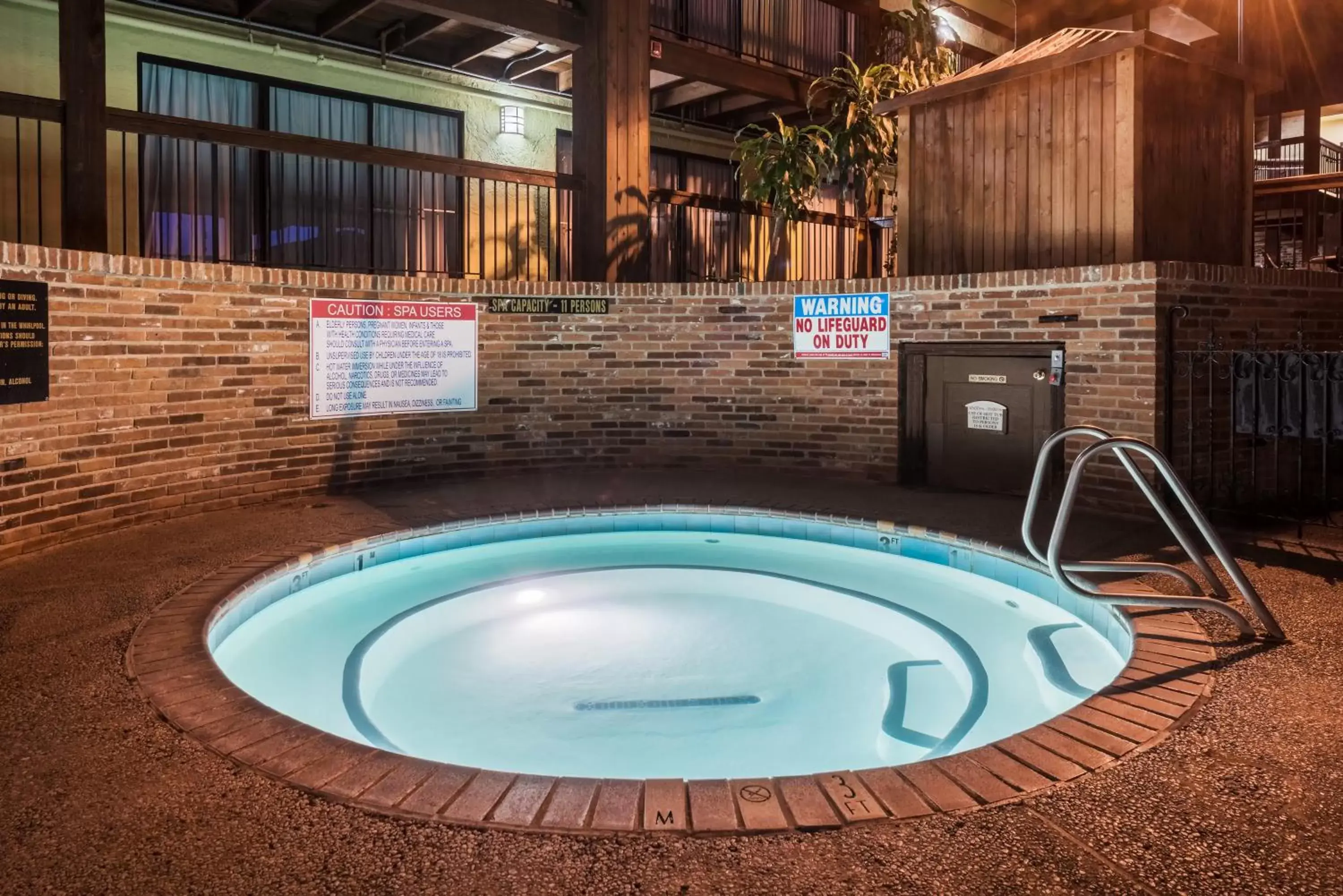 Swimming Pool in Holiday Inn At Six Flags Saint Louis, an IHG Hotel