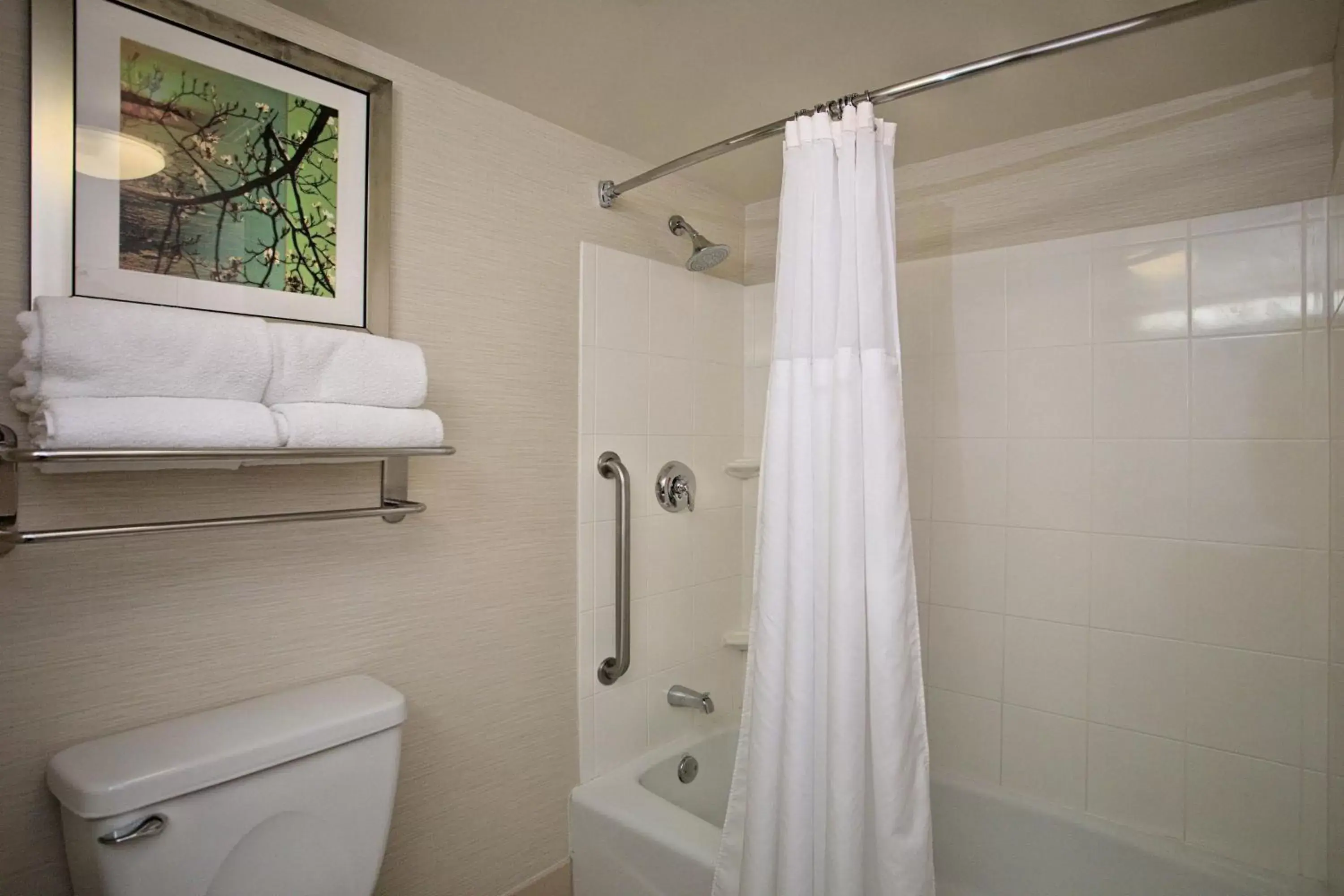 Bathroom in Fairfield Inn & Suites by Marriott Edison - South Plainfield