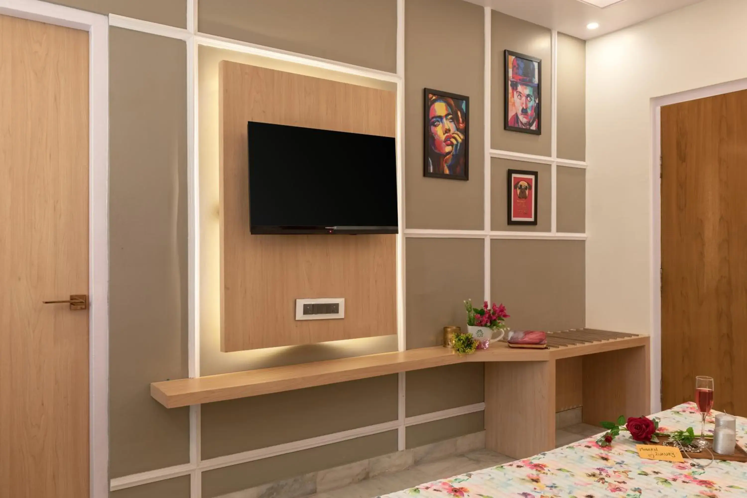 TV/Entertainment Center in Hotel Sarang Palace