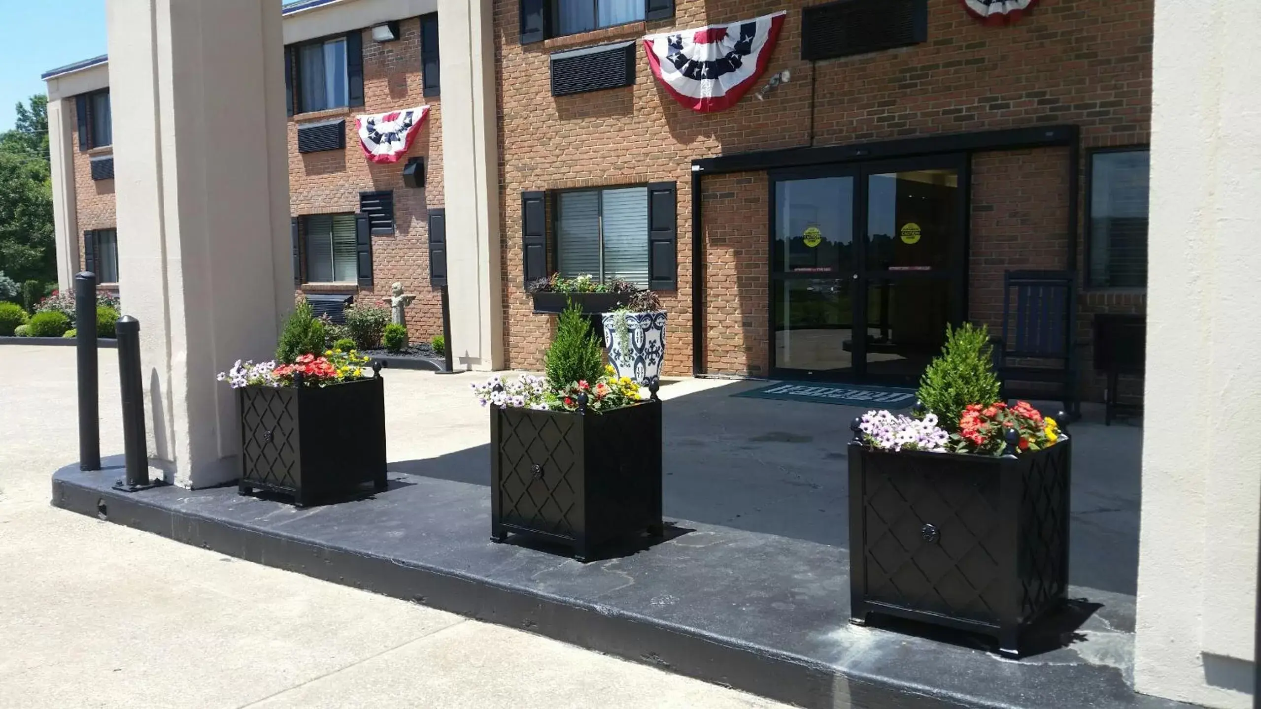 Facade/entrance in Hatfield Inn