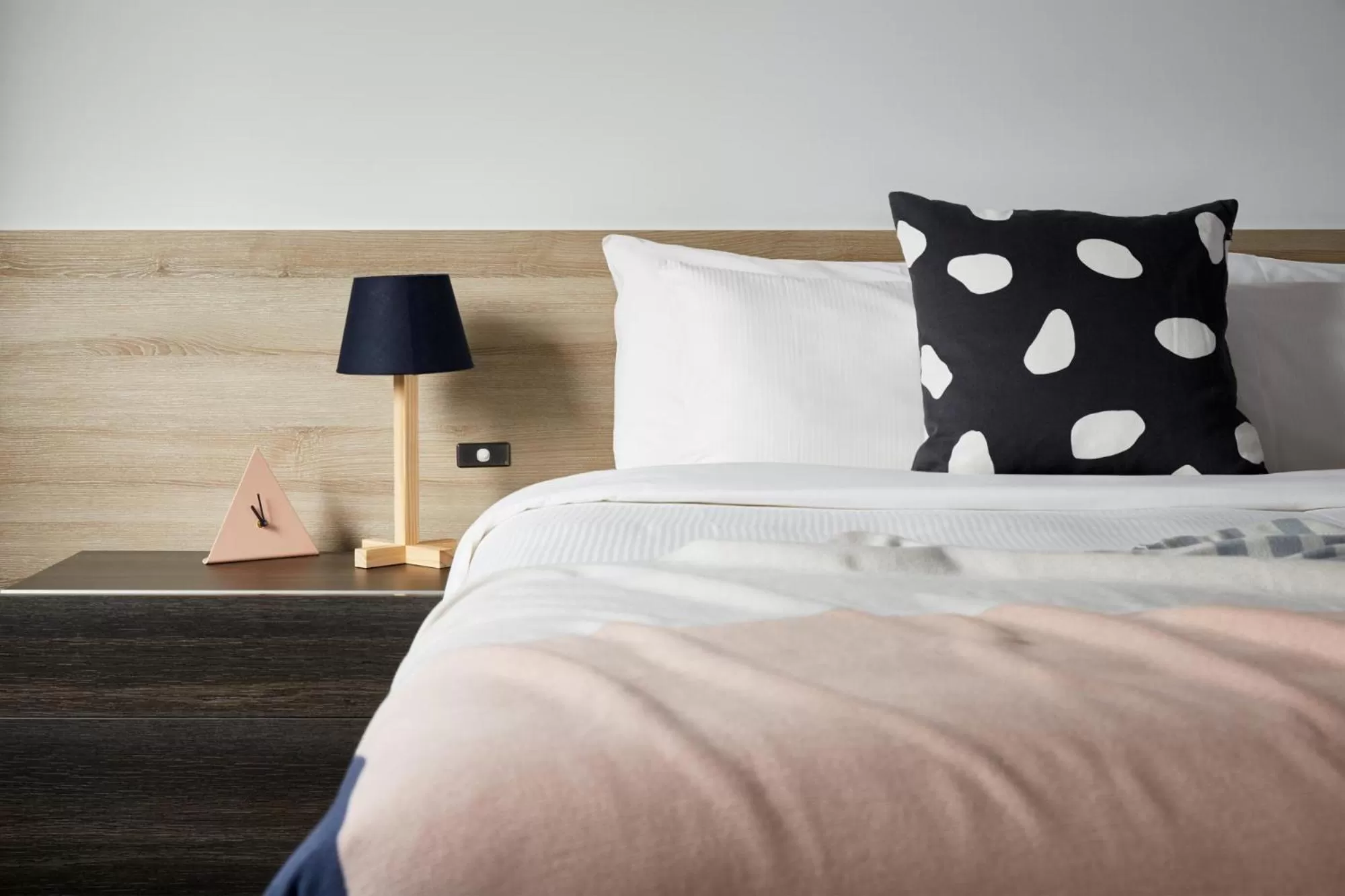 Bed in Tyrian Serviced Apartments Fitzroy