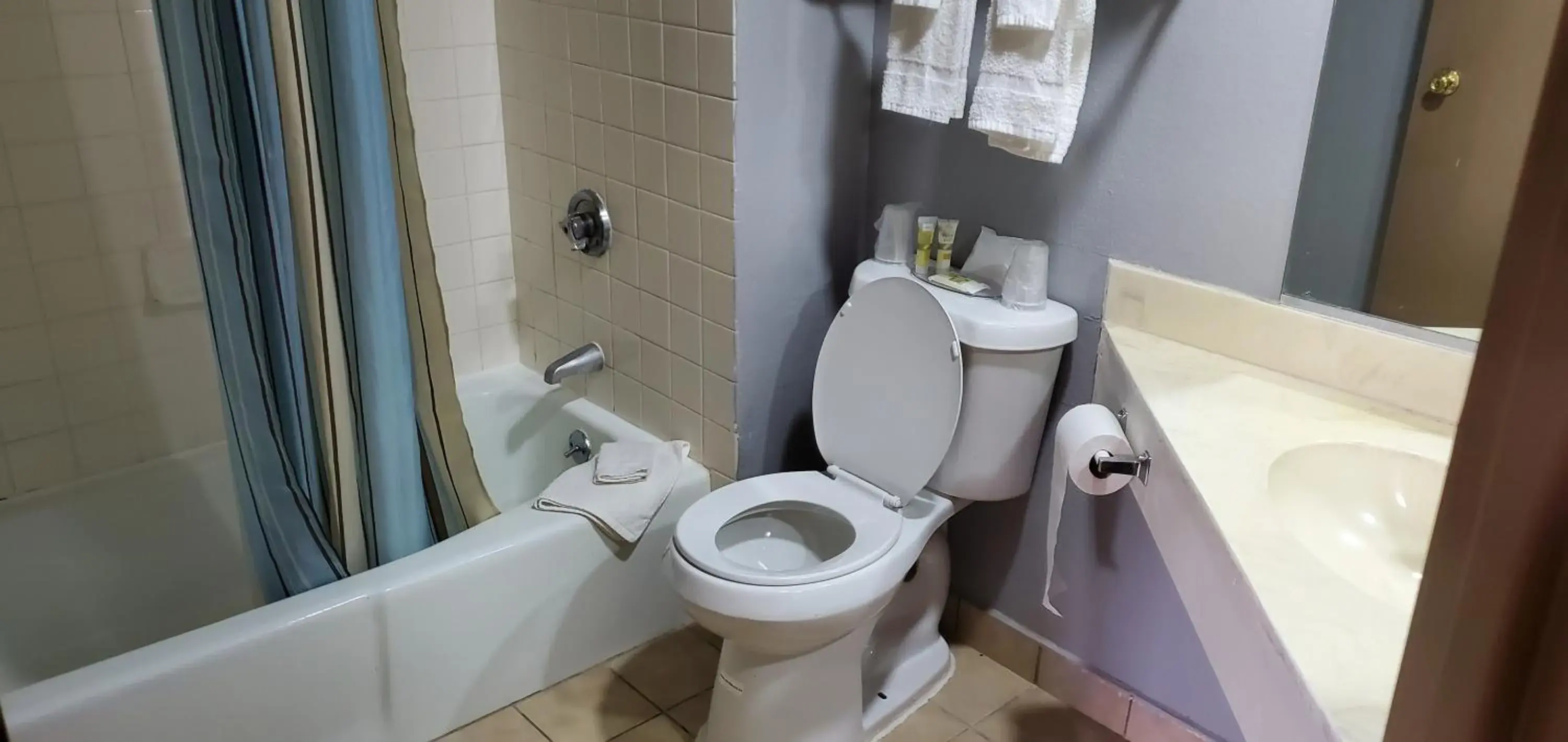 Double Room with Two Double Beds in Red Carpet Inn-Macon Double Room with Two Double Beds in Red Carpet Inn-Macon