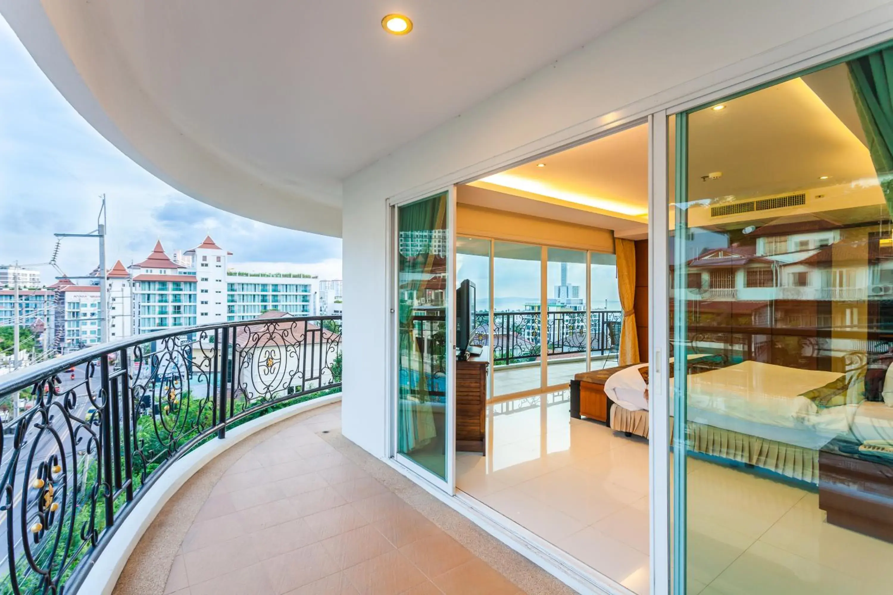 Balcony/Terrace in Tara Court Hotel