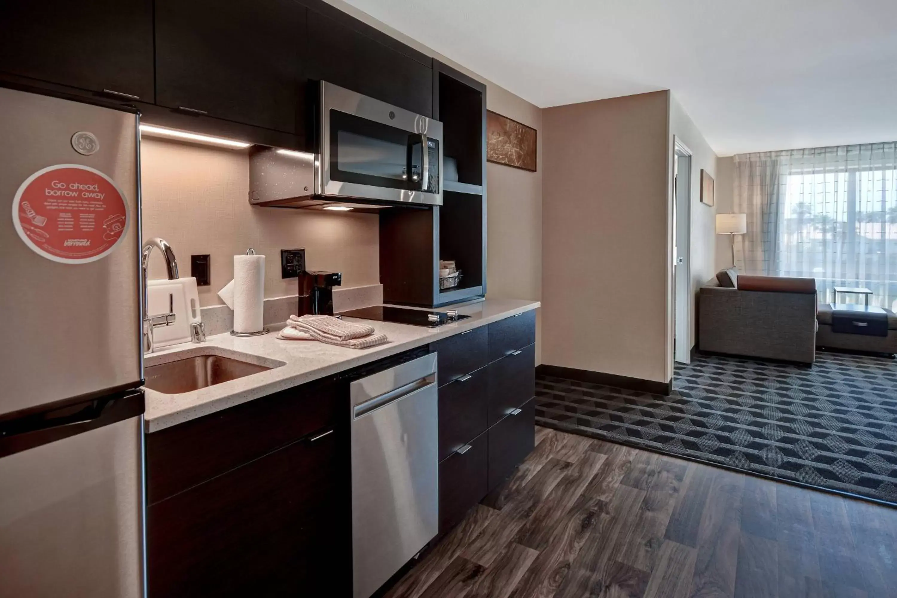 Bedroom, Kitchen/Kitchenette in TownePlace Suites Las Vegas Airport South