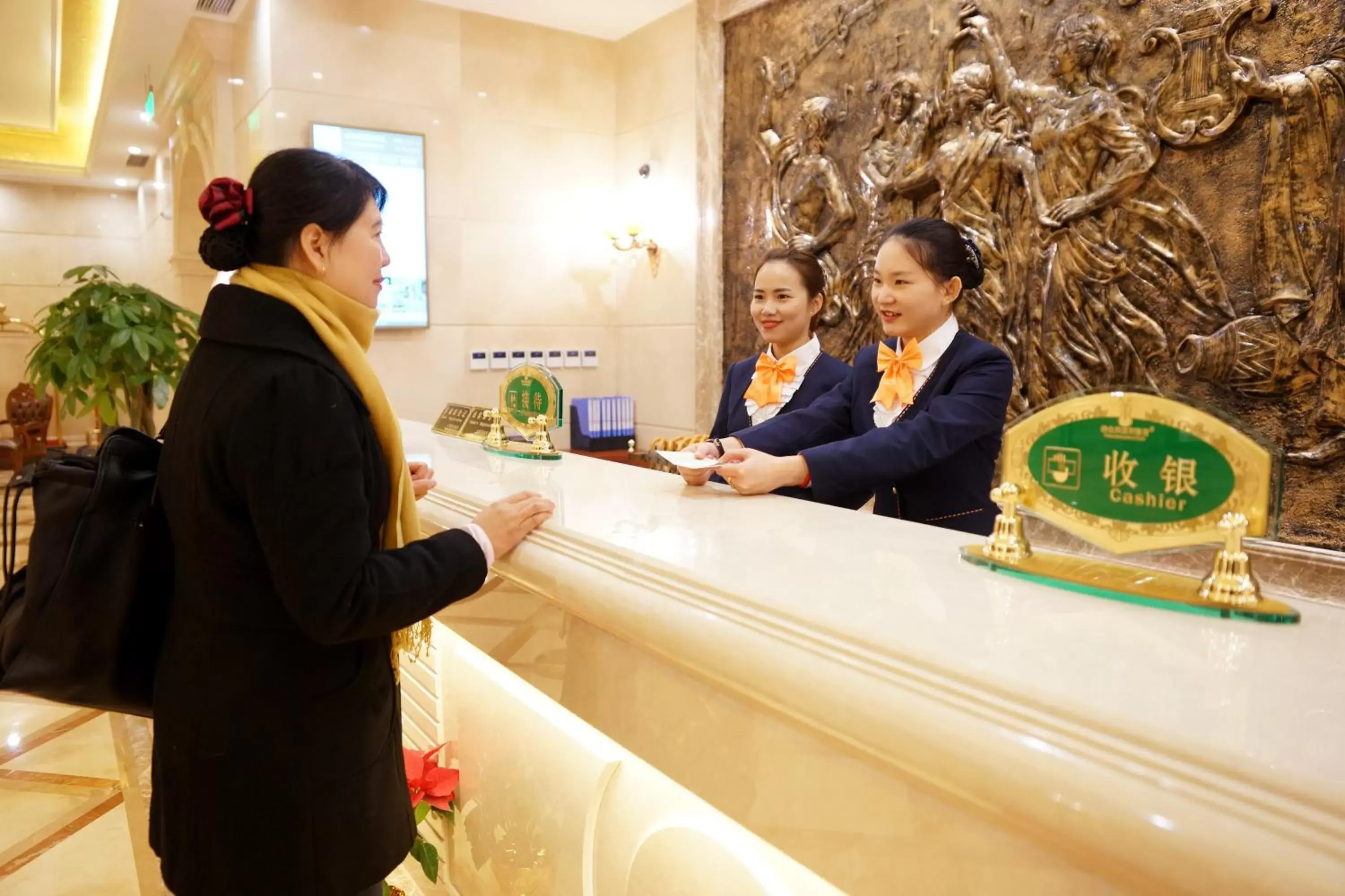 Property building in Vienna International Hotel - Shanghai Pudong Airport Free Trade Zone - Free shuttle bus to PVG airport and Disney Land Property building in Vienna International Hotel - Shanghai Pudong Airport Free Trade Zone - Free shuttle bus to PVG airport and Disney Land