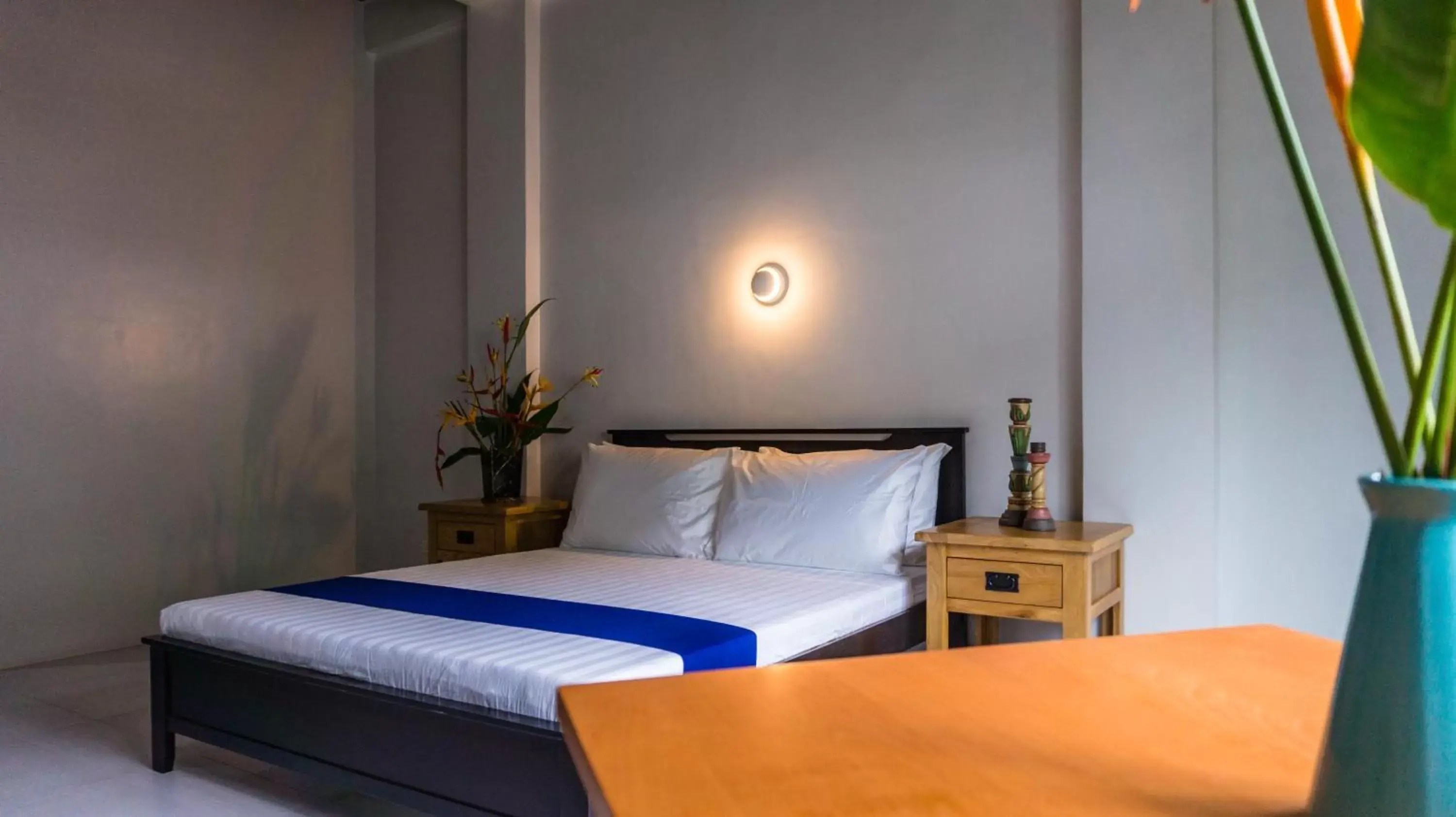 Photo of the whole room, Bed in South Anchorage Inn Photo of the whole room, Bed in South Anchorage Inn