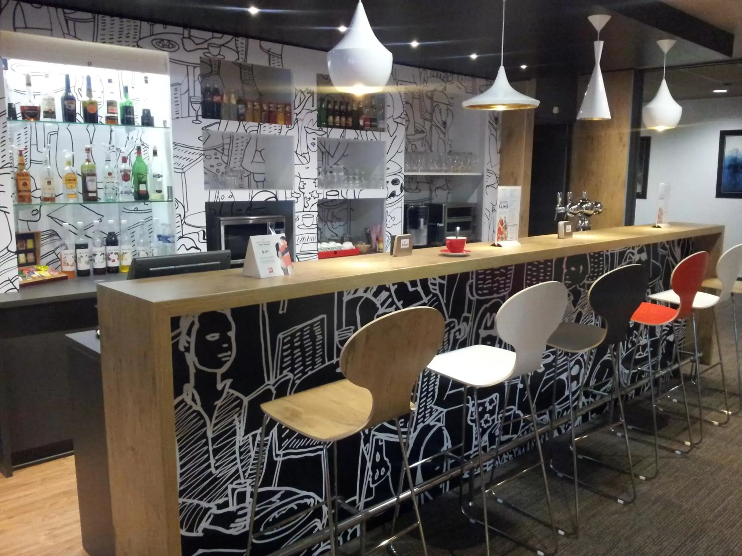 Lounge or bar, Lounge/Bar in ibis Saint Dizier