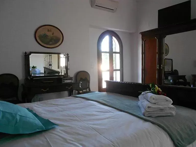 Photo of the whole room, Bed in El Sequer Casa Rural